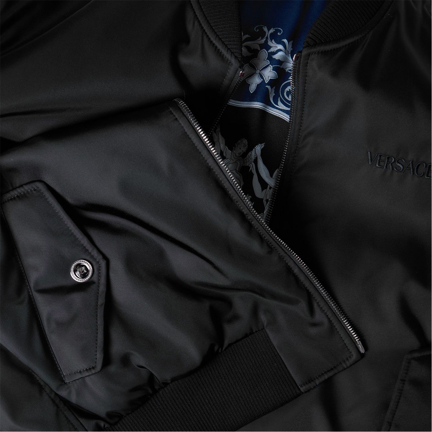 Versace o1g2r1mq0526 Reversible Bomber Jacket in Black Size US S / EU 44-46 / 1 - 5 Thumbnail