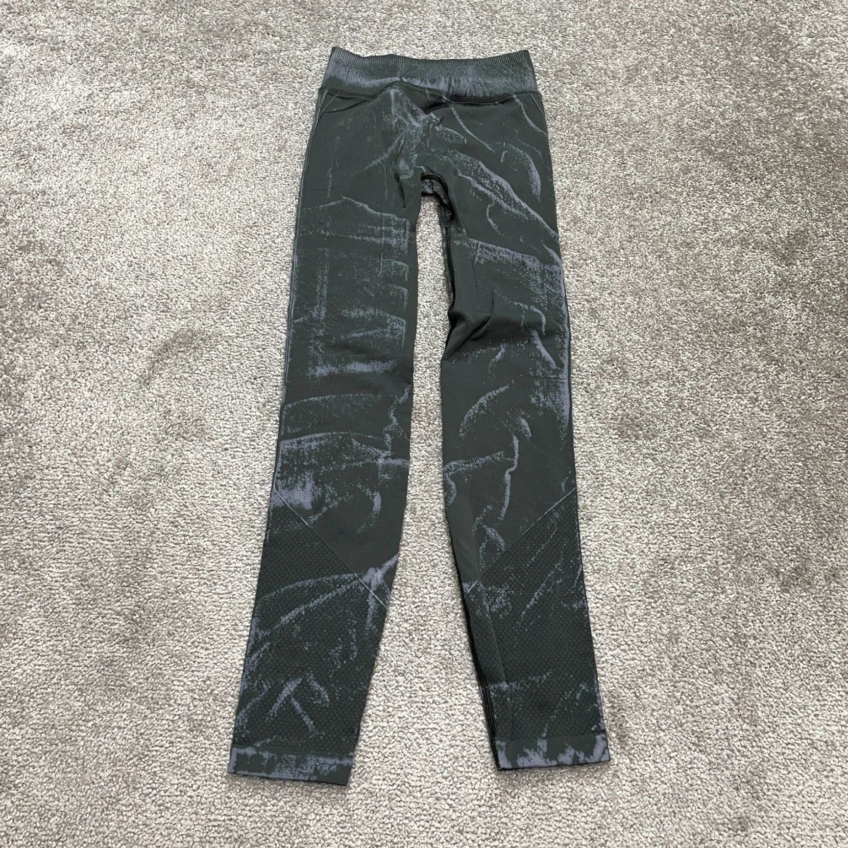 Lululemon Lululemon Ebb To Street Tight Leggings Womens 4 Tie-Dye 20x26 Black Compression Knit Activewear Shoes? Size 27" / US 4 / IT 40 - 2 Thumbnail
