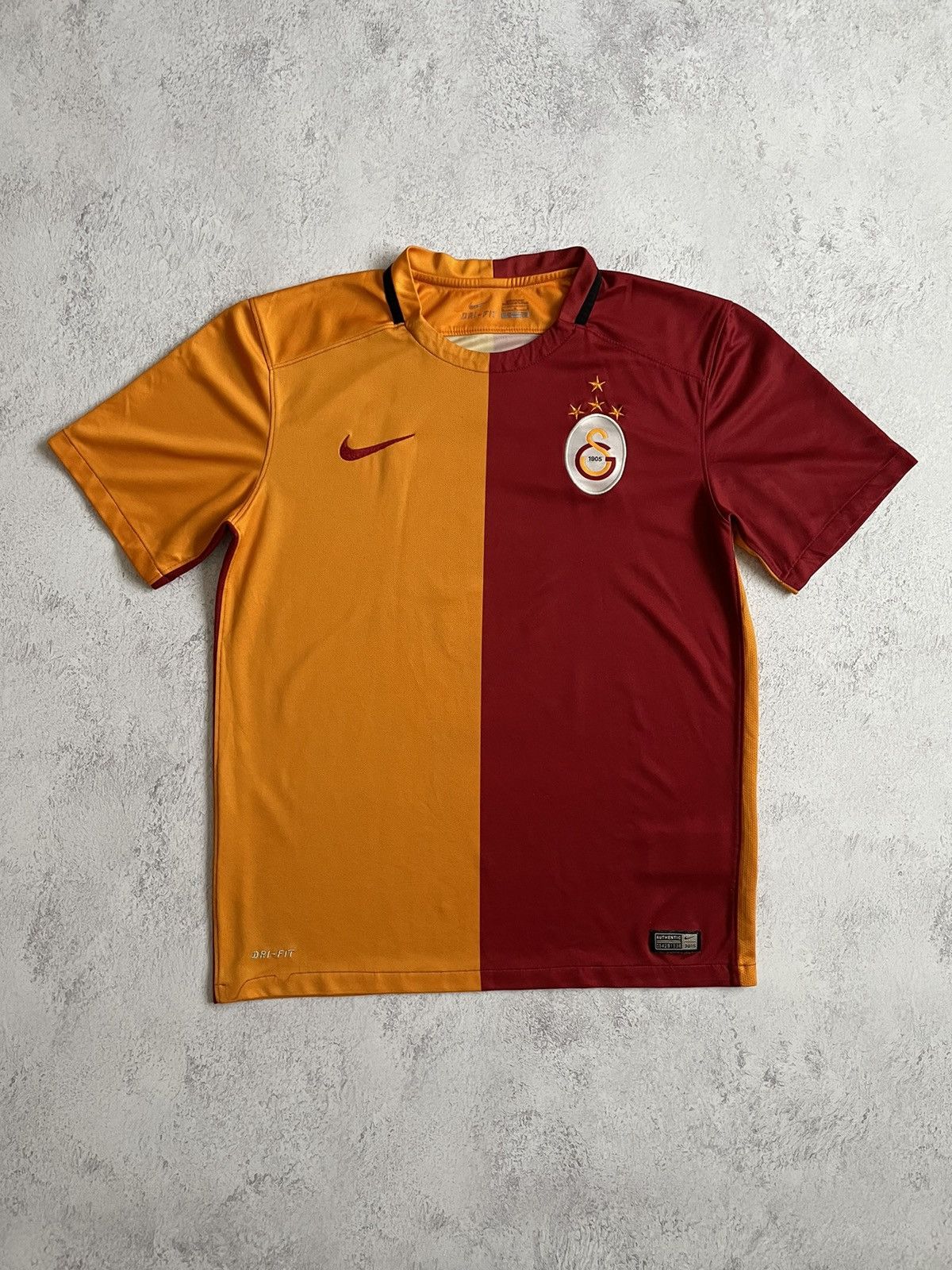 Nike Nike Galatasaray 2015/2016 Home Football Shirt Jersey Turkey Size US M / EU 48-50 / 2 - 1 Thumbnail