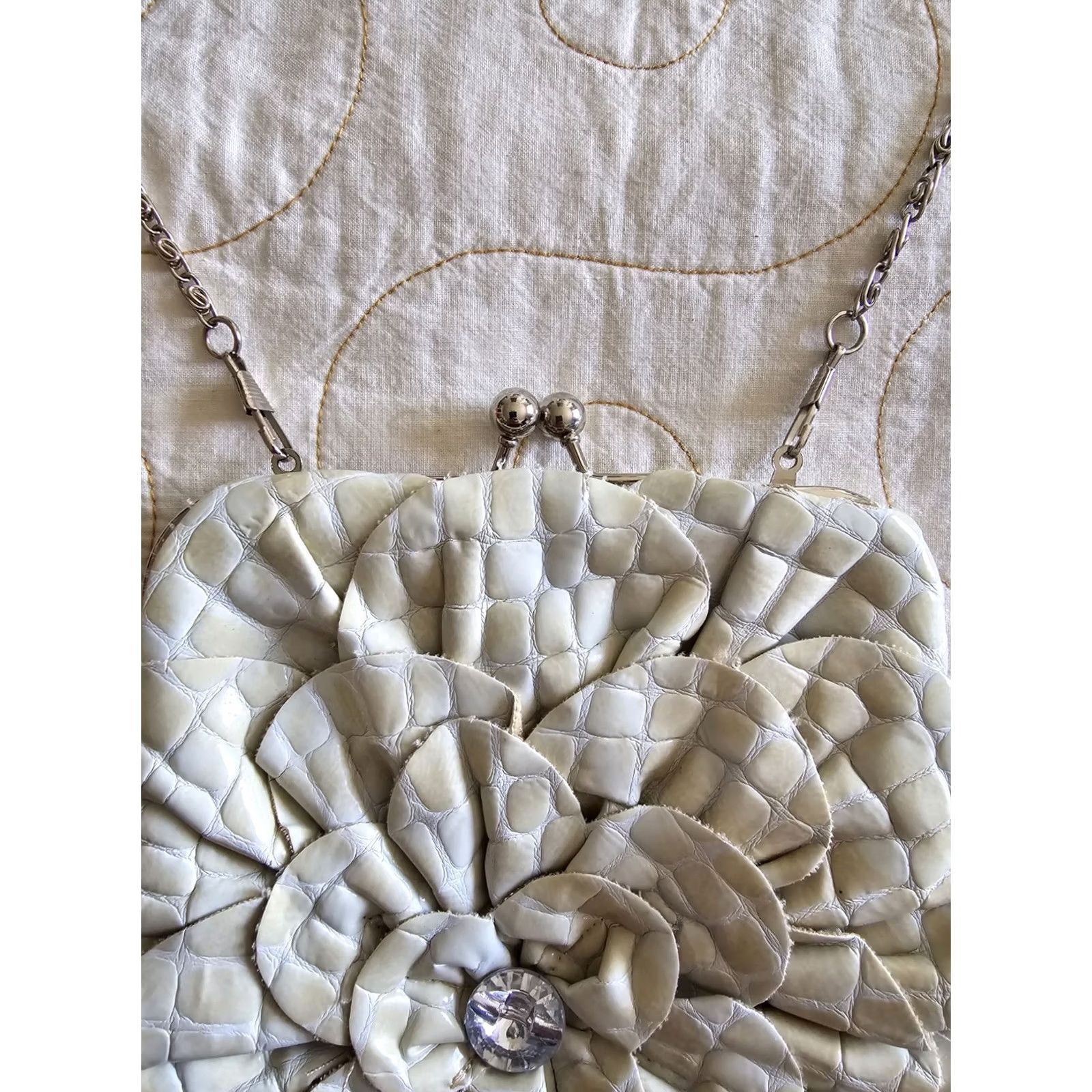 Vintage VINTAGE 90s Y2k Ivory Rose Crossbody Bag Fairycore Romantic Ethereal Purse Women Size ONE SIZE - 5 Thumbnail