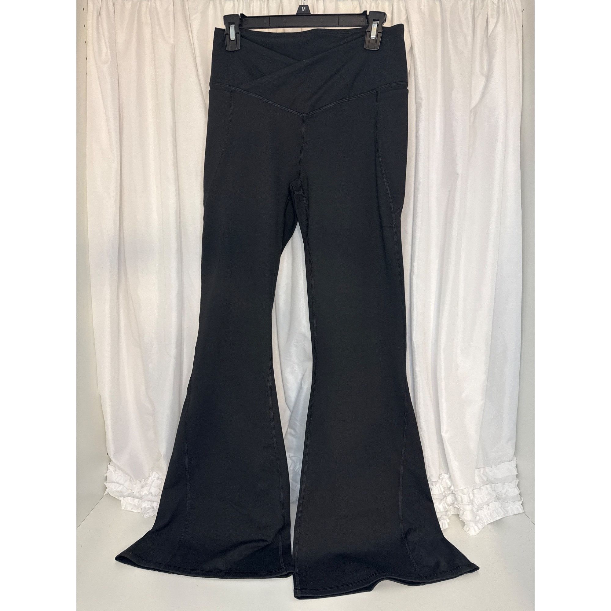 Fabletics Fabletics PureLuxe Everyday Crossover Flare Black Yitty Coll Size 27" / US 4 / IT 40 - 5 Thumbnail