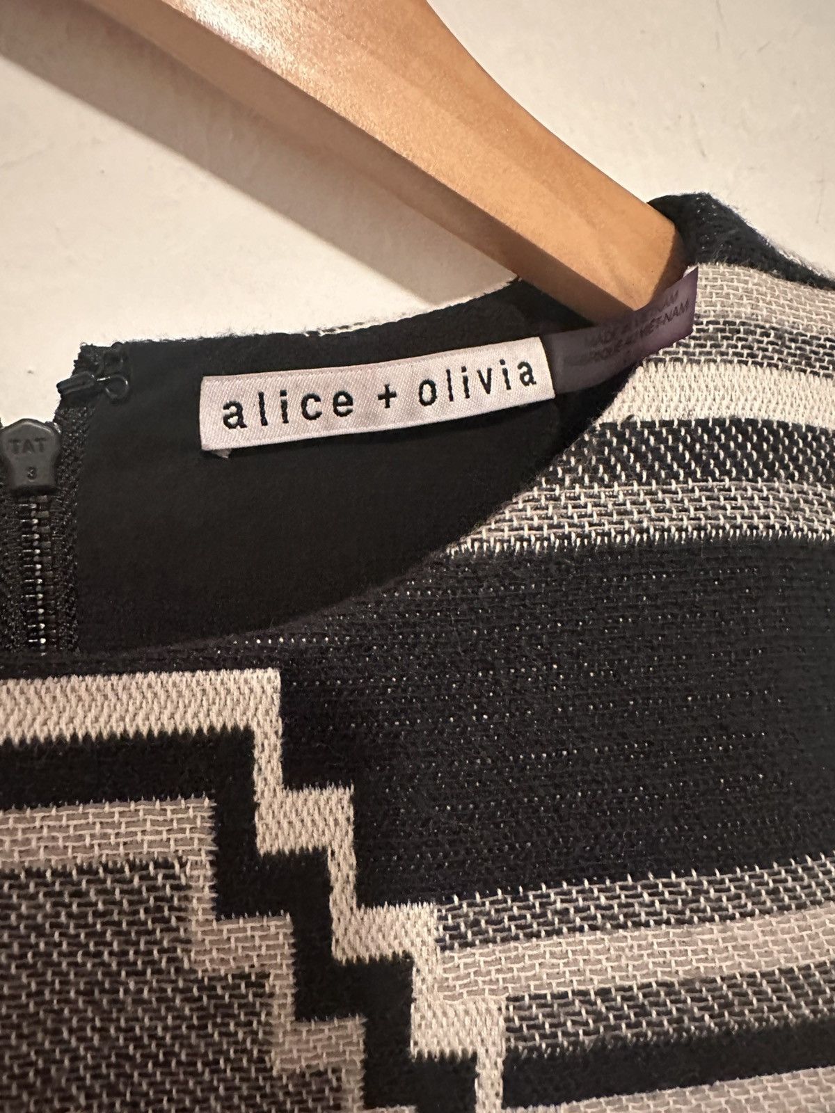 Alice + Olivia Alice + Olivia Clyde A Line Shift Dress in Black And White S Size S / US 4 / IT 40 - 4 Thumbnail