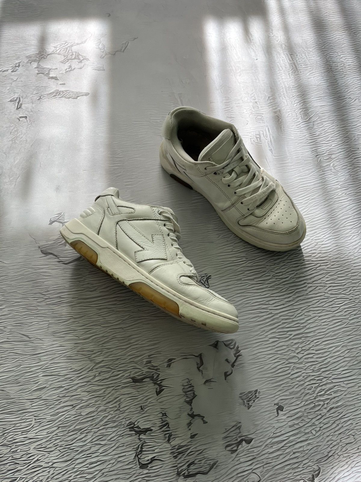 Off-White Off White Low Top Sneakers Luxury Streetwear Shoes White Size US 7 / EU 40 - 1 Thumbnail