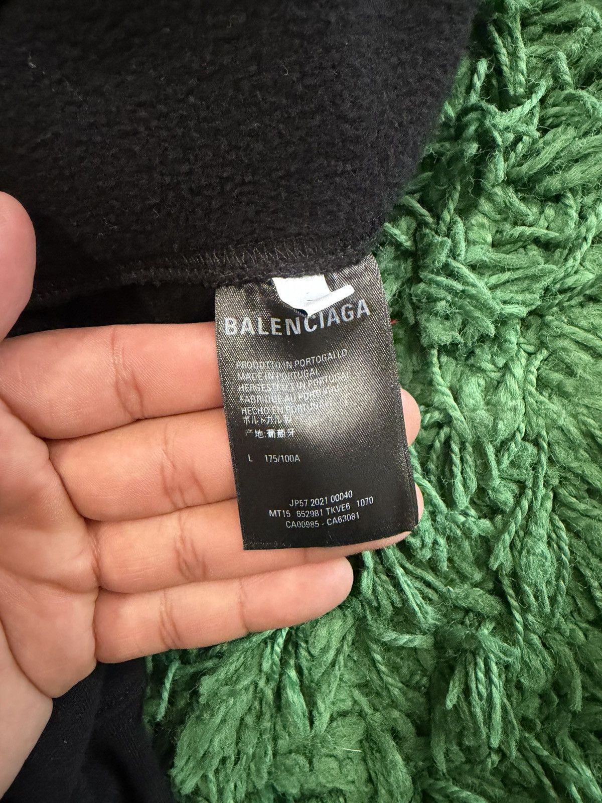 Balenciaga Balenciaga Barcode Logo Crewneck Size US XXL / EU 58 / 5 - 7 Thumbnail