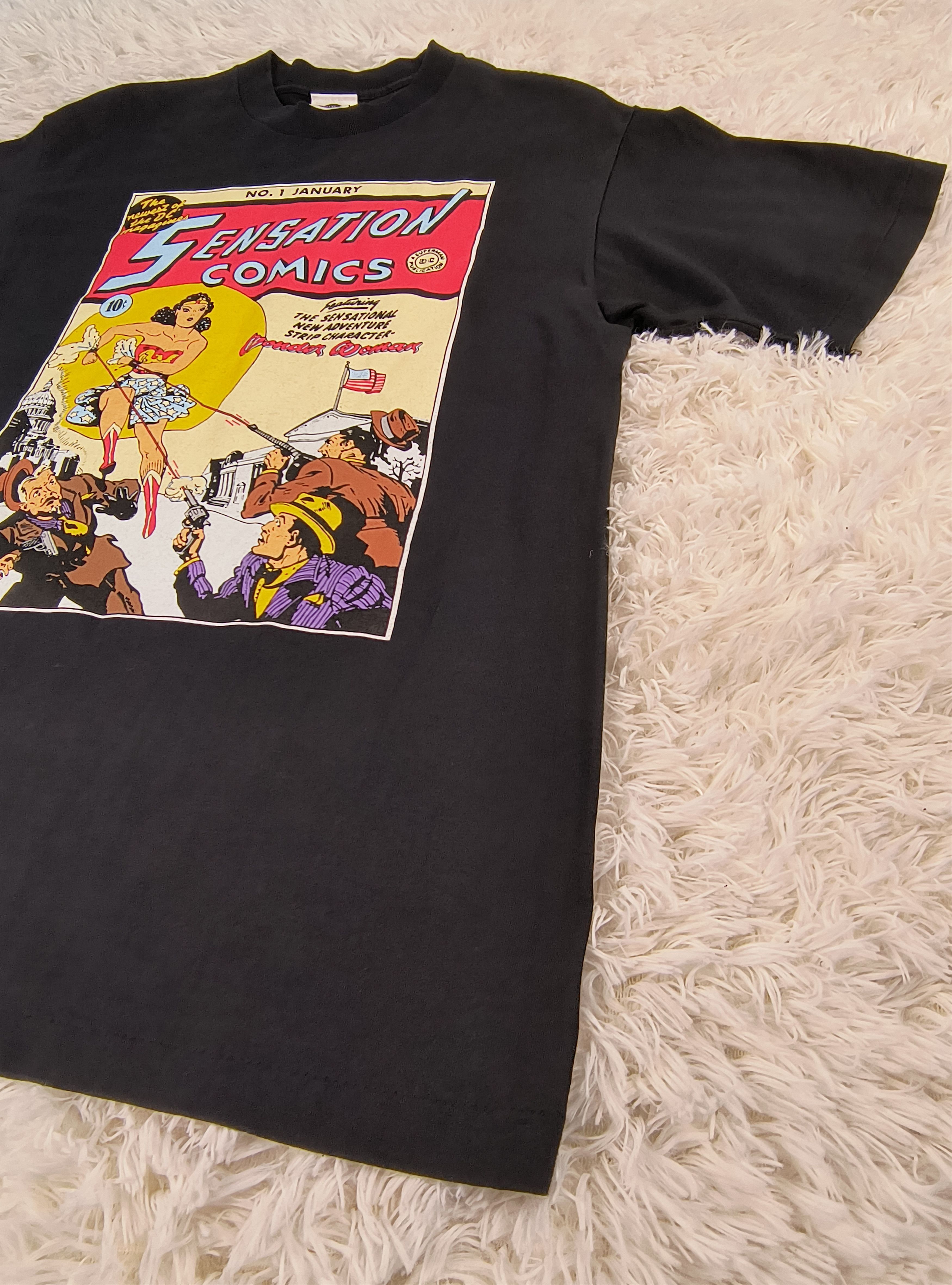 DC Comics Vintage sensational comics Wonder Woman 1993 tee Size US M / EU 48-50 / 2 - 3 Thumbnail