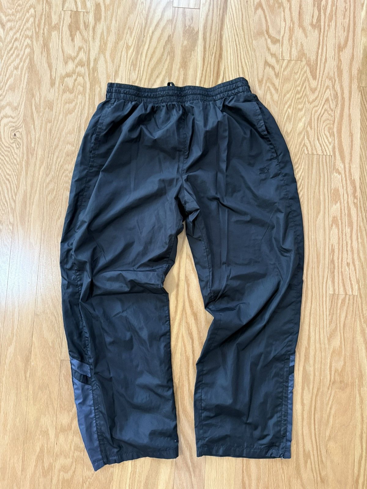 Starter Starter Black Track Baggy Pants Windbreaker Nylon Athletic Size US 32 / EU 48 - 1 Thumbnail