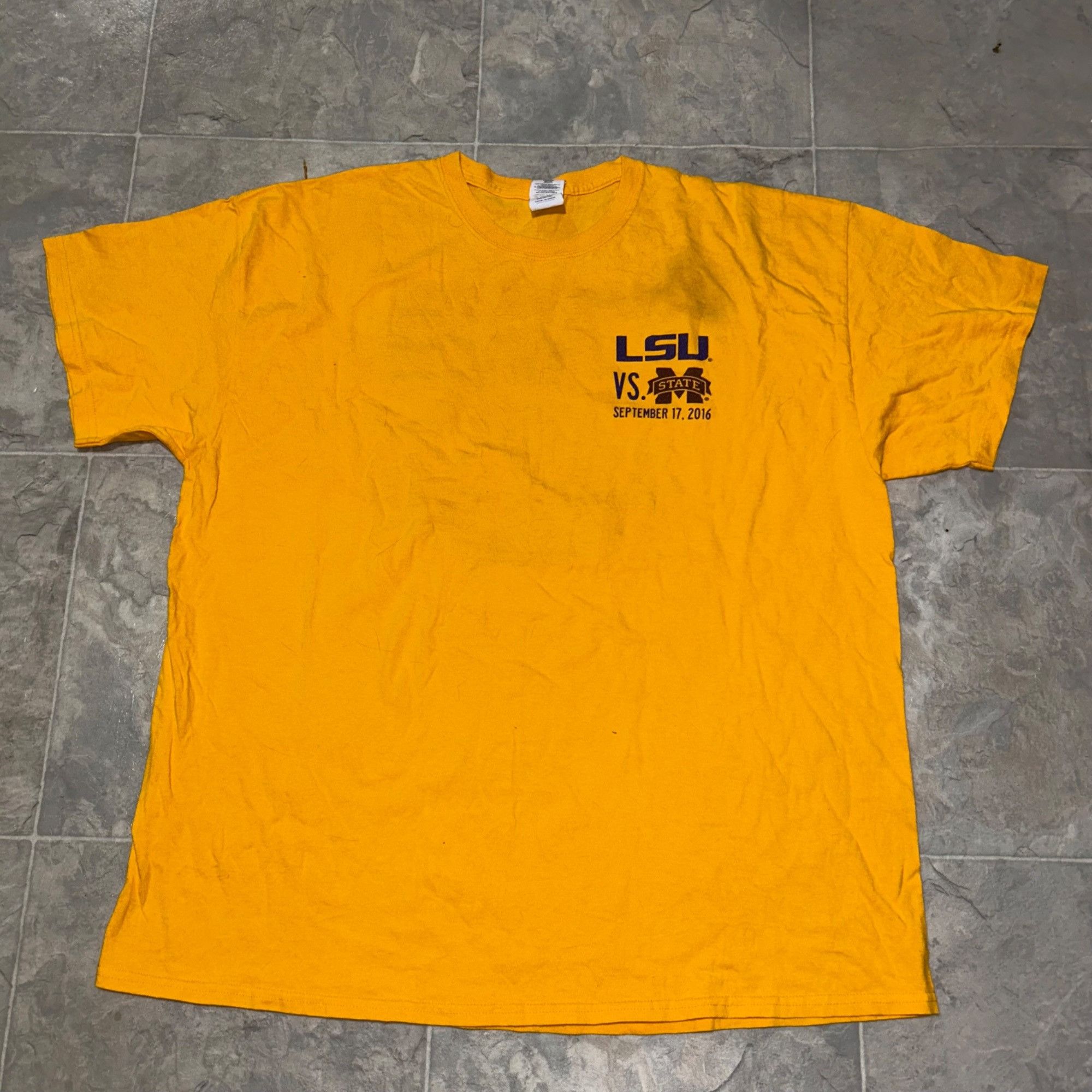 Gildan Vintage/Y2K Style LSU Vs Mississippi State Shirt Size US XXL / EU 58 / 5 - 1 Thumbnail