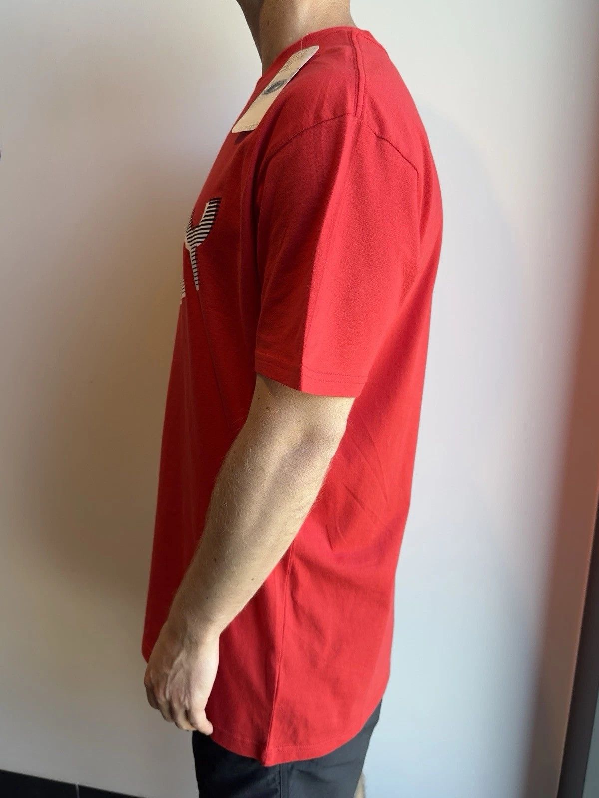 Oakley Oakley Mens T-Shirt Tee Red Vintage Size US L / EU 52-54 / 3 - 4 Thumbnail