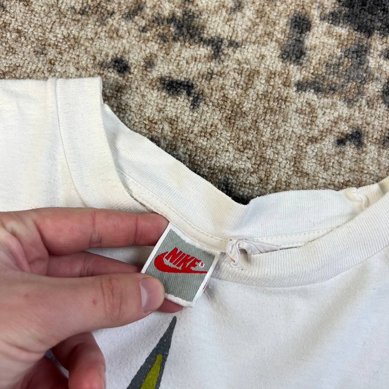 Nike Nike International Big Logo Vintage 90s White T-Shirt 1TS15 Size US L / EU 52-54 / 3 - 5 Thumbnail