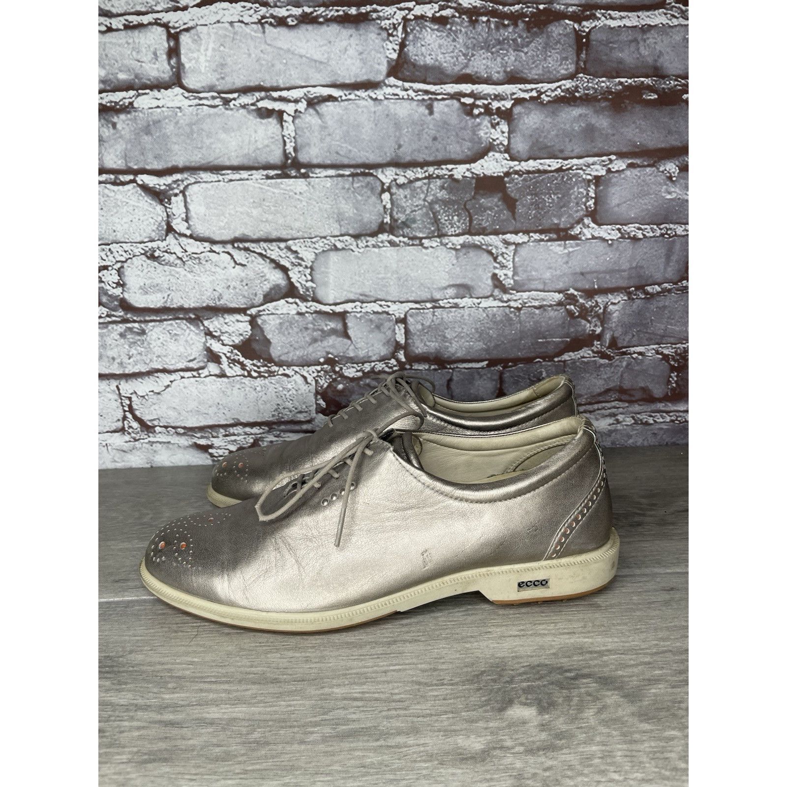 Ecco Ecco Metallic Silver Leather Wingtip Lace Up Golf Shoes Wome Size US 9.5 / IT 39.5 - 1 Thumbnail