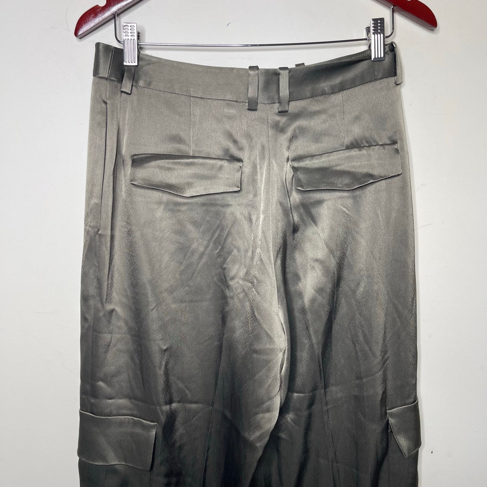 Aritzia NWT Aritzia Babaton Outgoing Army Green Satin Cargo Pants 8 Size 30" / US 8 / IT 44 - 9 Thumbnail