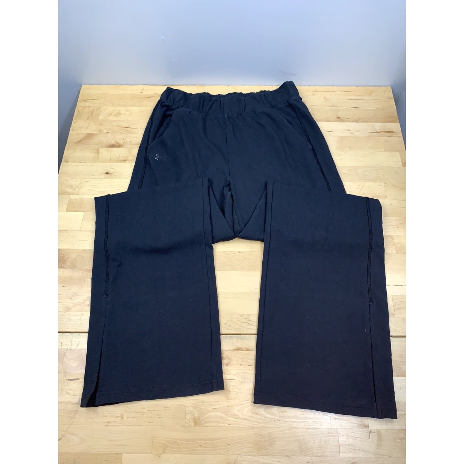 Under Armour Under Armour Pants Womens XS Black Casual Athleisure Sweatpants Size 26" / US 2 / IT 38 - 2 Thumbnail