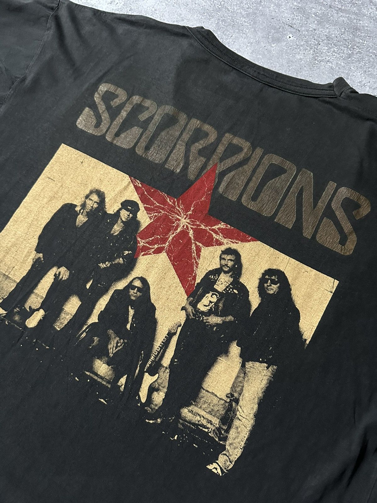 Band Tees × Vintage Vintage 90s Scorpions Rock Band T-Shirt Size US L / EU 52-54 / 3 - 7 Thumbnail