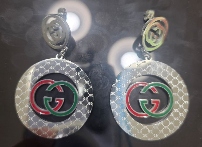 Other stainless steel silver-toned hoop earrings red/green letters Size ONE SIZE - 2 Thumbnail