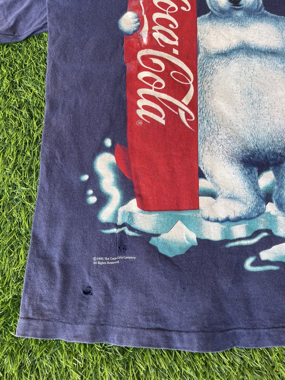 Coca Cola Vintage 90s Sun Faded Thrashed Coca Cola Surfing Bear Tshirt Size US L / EU 52-54 / 3 - 13 Thumbnail
