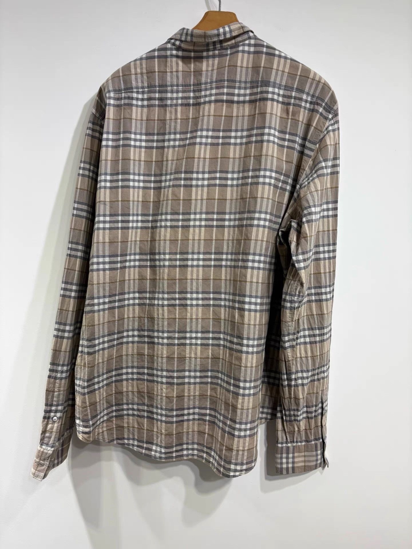 Burberry Burberry Men's Classic Check Shirt K29 Size US XL / EU 56 / 4 - 2 Thumbnail