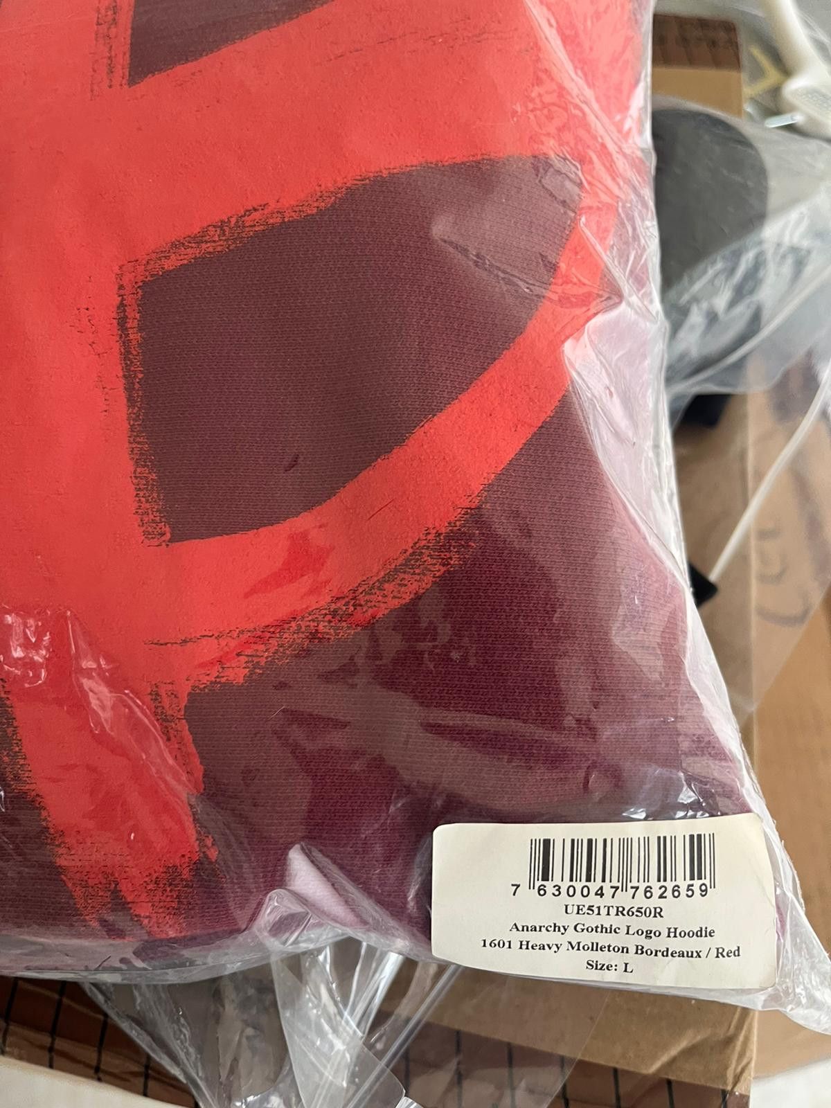 Vetements Anarchy Gothic Logo Hoodie in Bordeaux Size US L / EU 52-54 / 3 - 20 Thumbnail