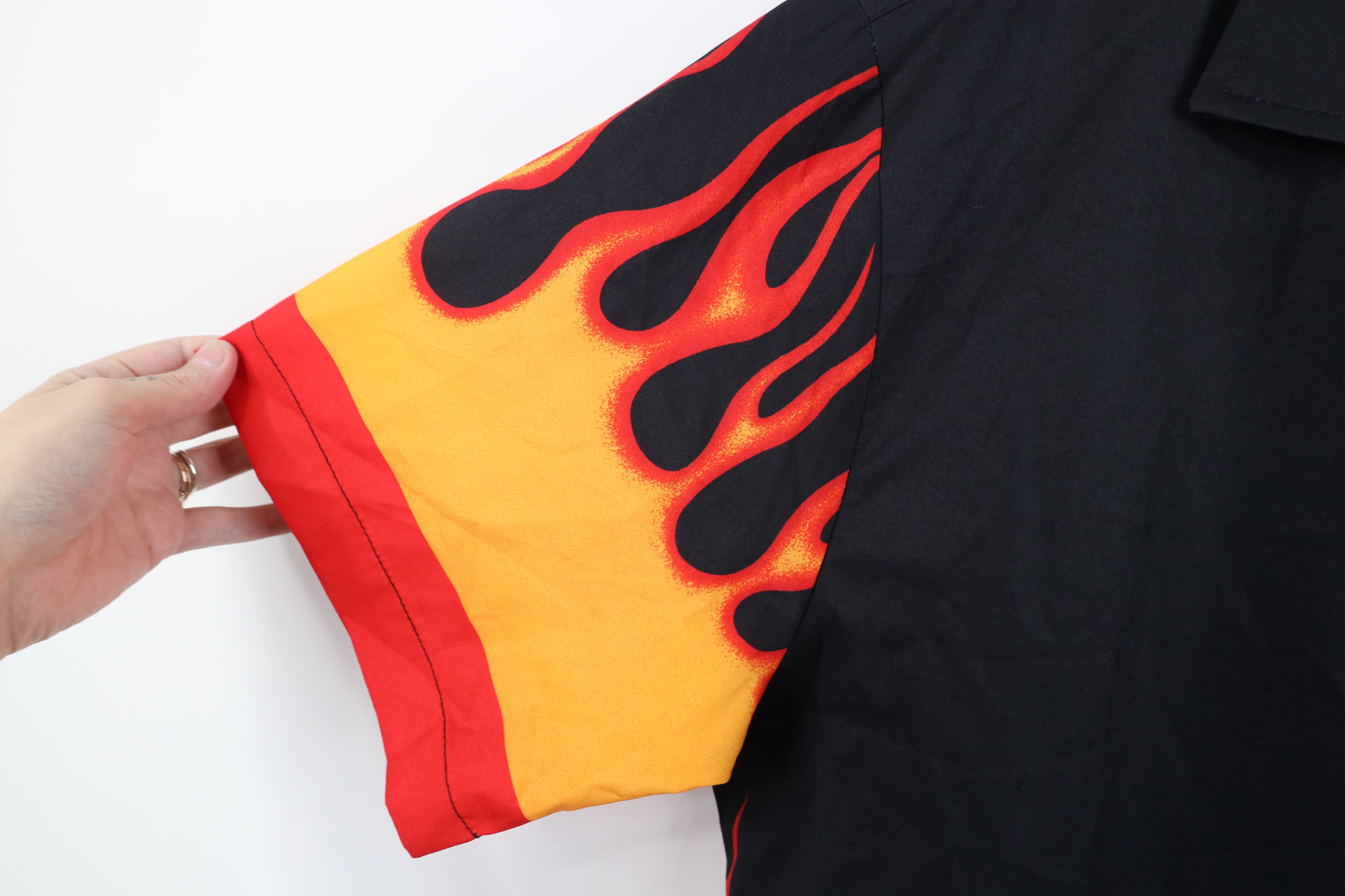 Vintage Vintage 90s Y2K Streetwear Fire Flames Collared Button Shirt Size US L / EU 52-54 / 3 - 4 Thumbnail
