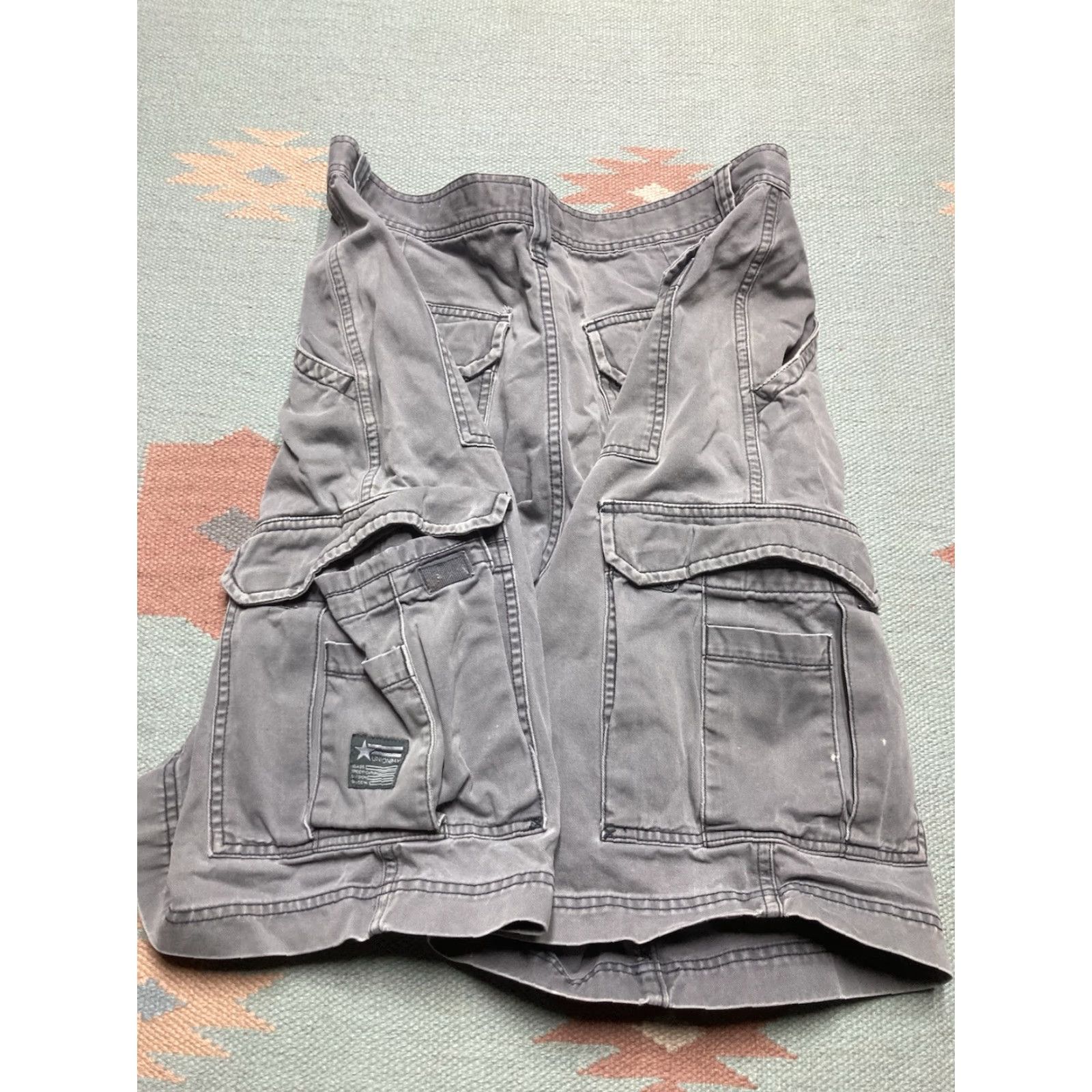 Vintage VINTAGE Unionbay Cargo Shorts Men 33 Gray Cargo Vintage Y2K Baggy Wide Leg 90s Skater Hiking Mens Size US 33 - 7 Thumbnail