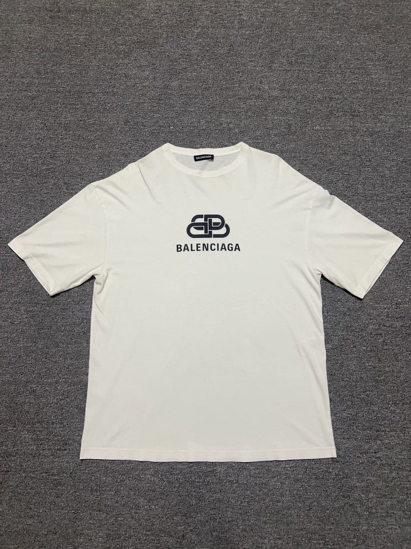 Balenciaga Balenciaga White T-Shirt s Men Size US S / EU 44-46 / 1 - 1 Thumbnail