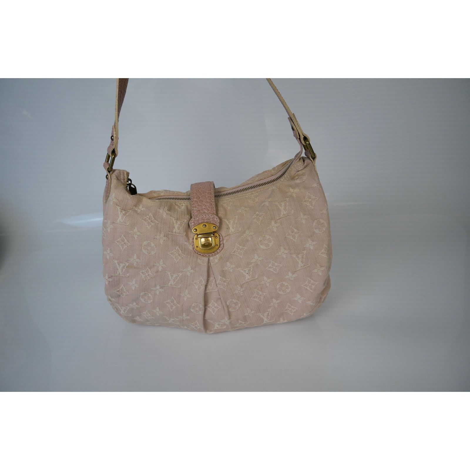 Louis Vuitton Louis Vuitton Rose Denim Monogram Bag Size ONE SIZE - 2 Thumbnail