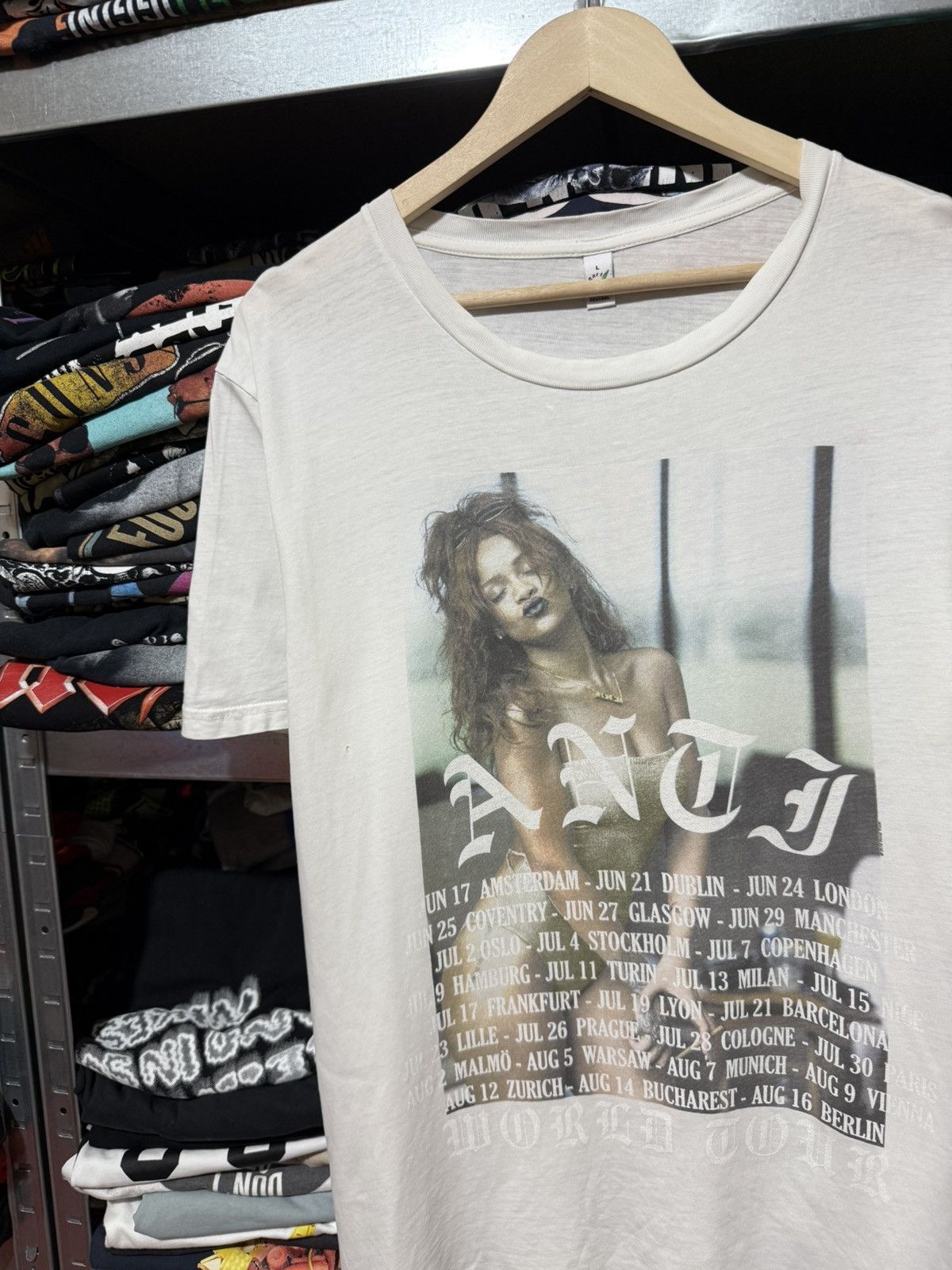 Rihanna Rihanna “ Anti World Tour 2016 “ Rap T-Shirt Y2K Hype Size US XL / EU 56 / 4 - 3 Thumbnail