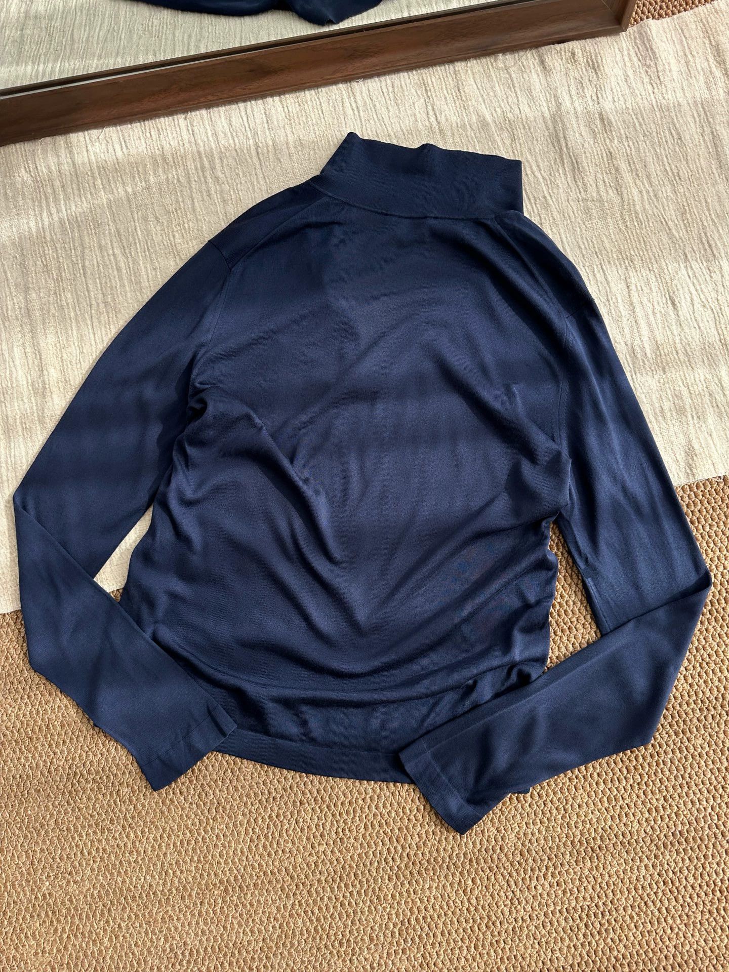Hermes Hermes Silk V-neck Light Casual Knitted LS Top Women Navy L Size L / US 10 / IT 46 - 8 Thumbnail