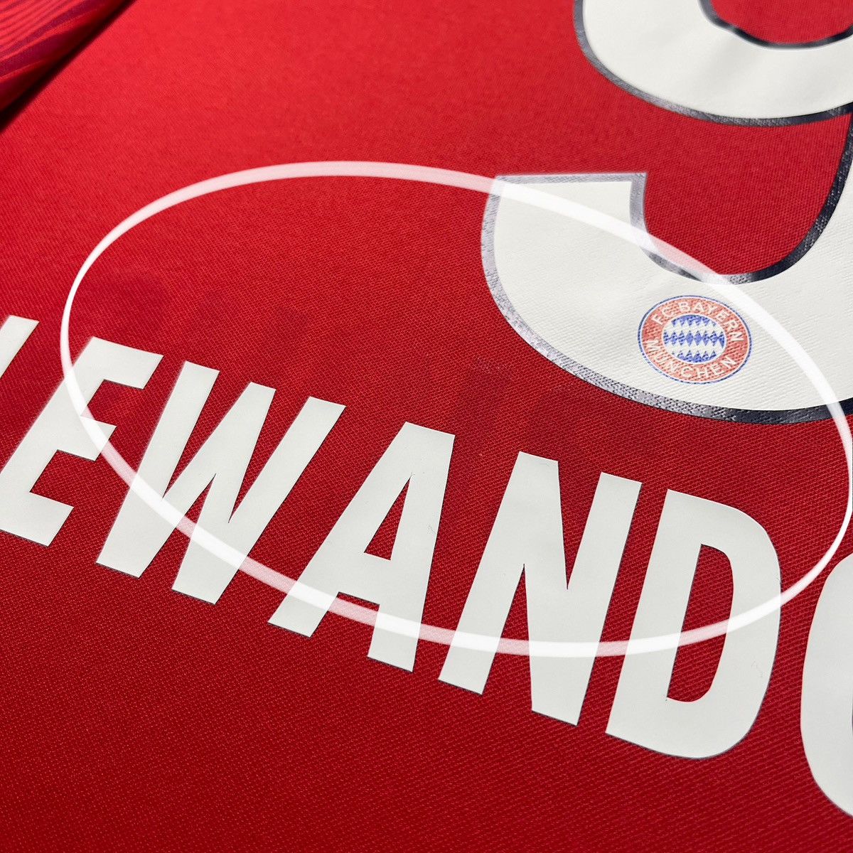 Vintage BAYERN ADIDAS 2018/2019 FOOTBALL HOME JERSEY #9 LEWANDOWSKI Size US XL / EU 56 / 4 - 10 Thumbnail