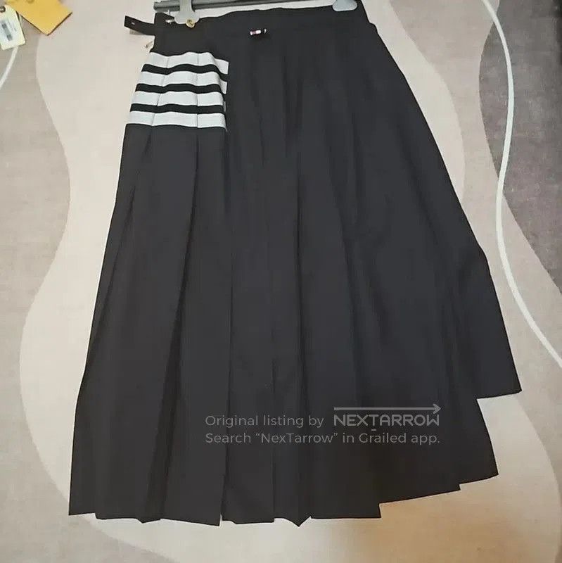 Thom Browne Thom Browne Women's Long Navy Wool Skirt . Size 23" - 2 Thumbnail
