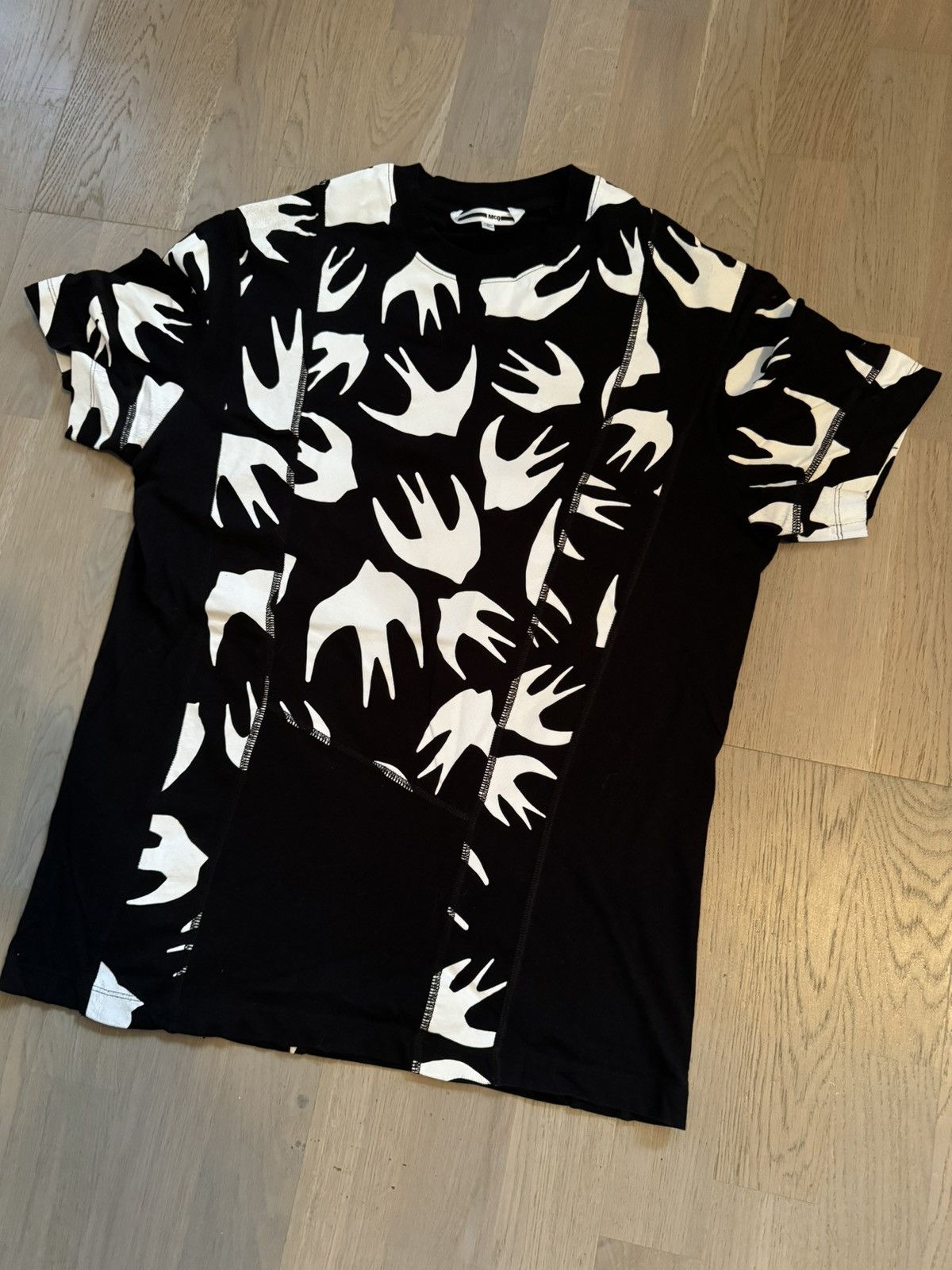 Alexander McQueen ALEXANDER MCQUEEN tshirt SEE sizes IN PHOTOS BY TAPE MEASURE Size US S / EU 44-46 / 1 - 1 Thumbnail