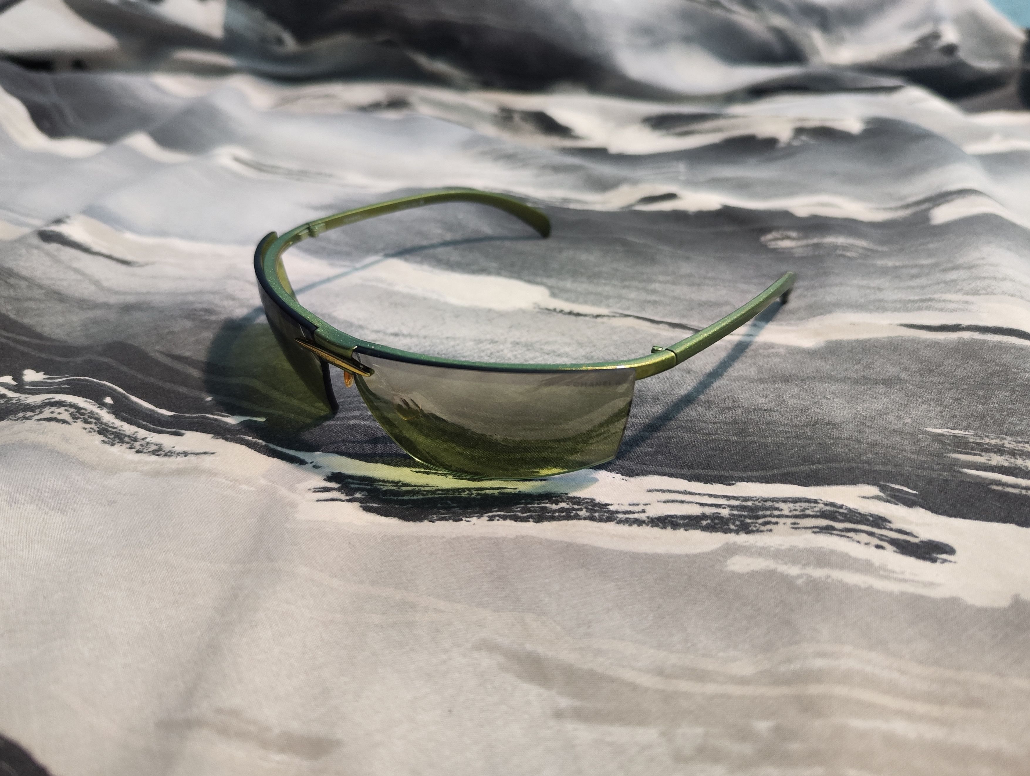 Chanel Chanel - Y2K Rimless Green Sunglasses 6001 Size ONE SIZE - 2 Thumbnail