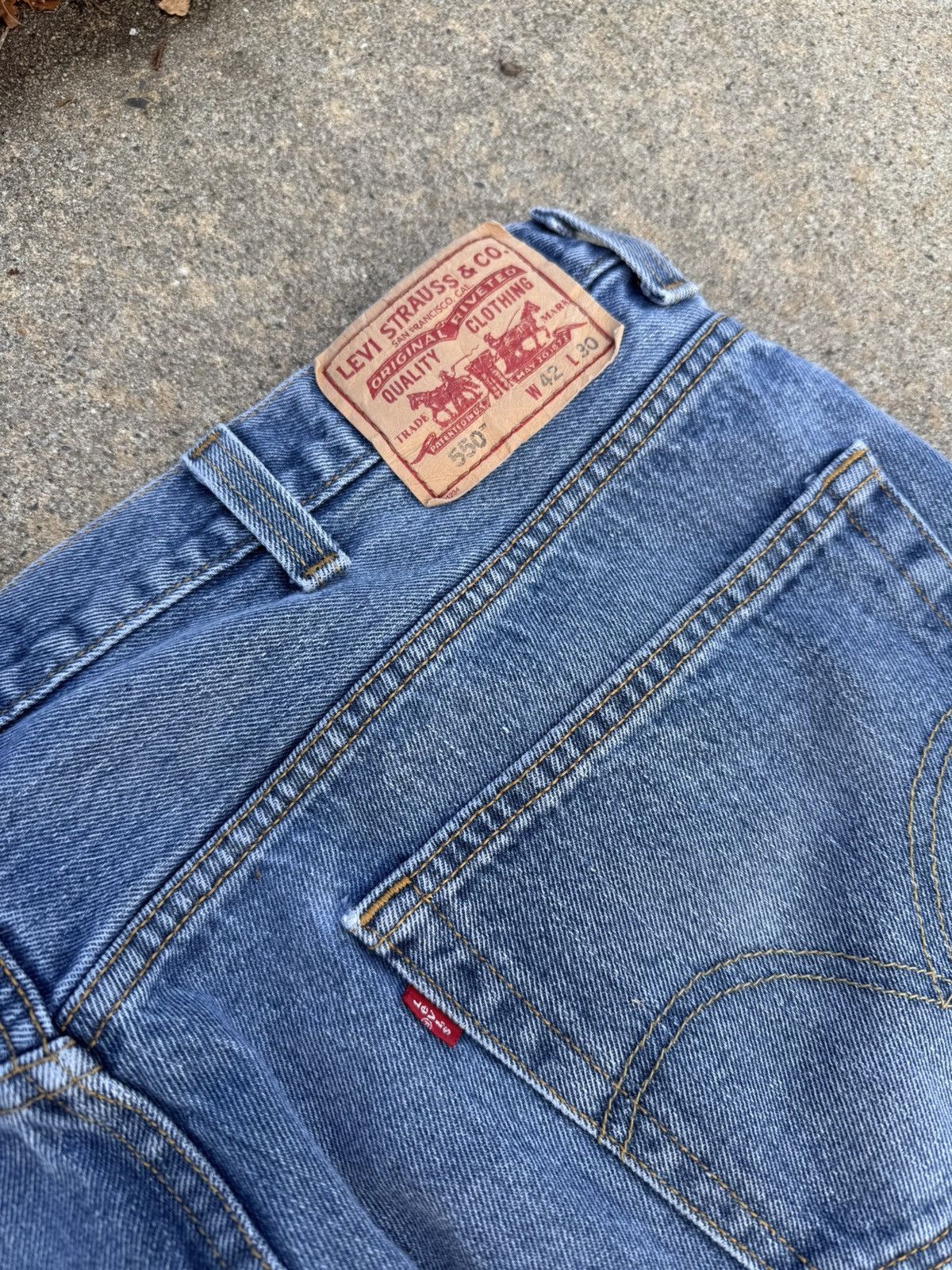 Levi's Vintage 00’s Levi’s 550 Relaxed Fit Size 42X30 Size US 42 / EU 58 - 9 Thumbnail