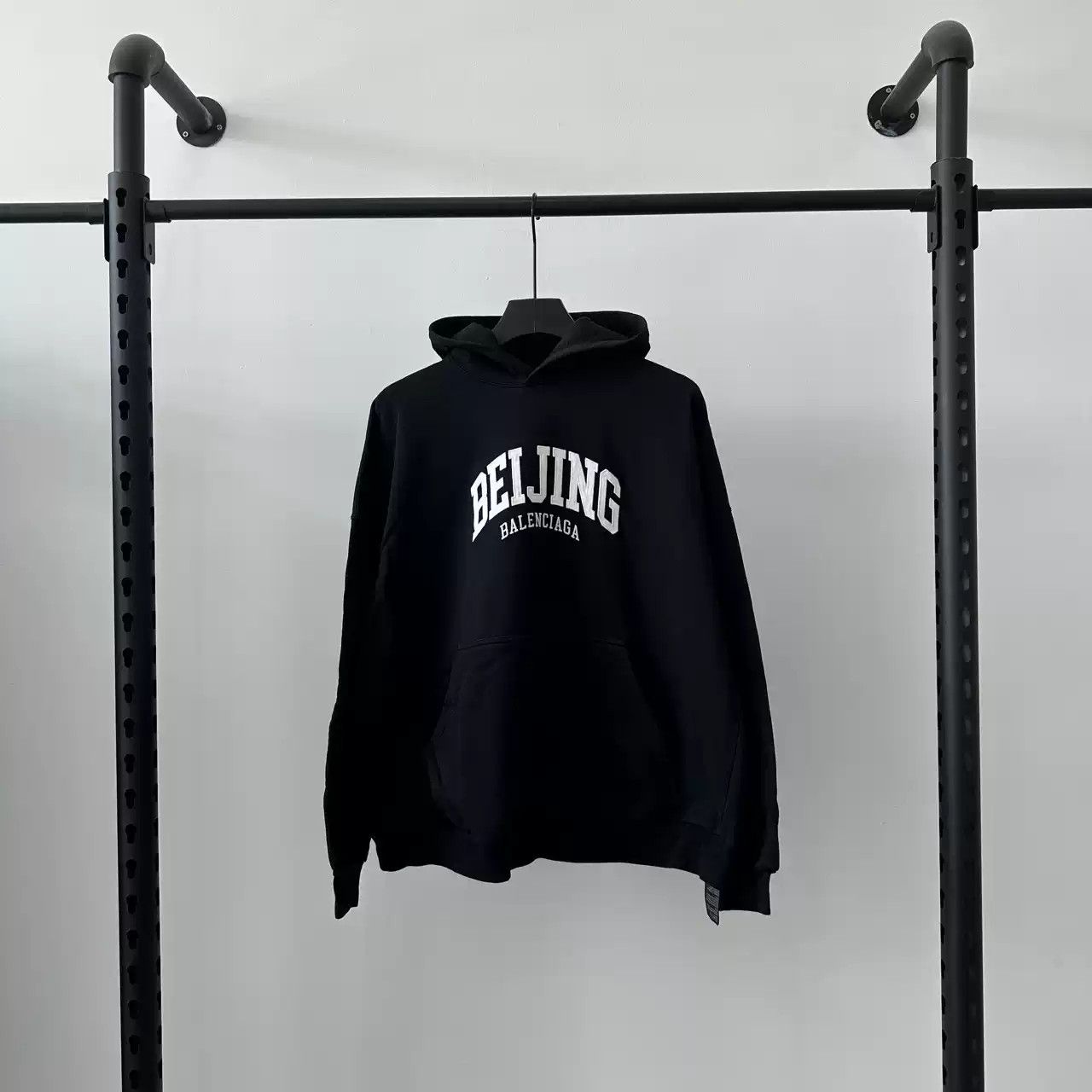Balenciaga Balenciaga SS22 City Collection Beijing Exclusive Embroidered Logo Hoodie Size US S / EU 44-46 / 1 - 1 Thumbnail