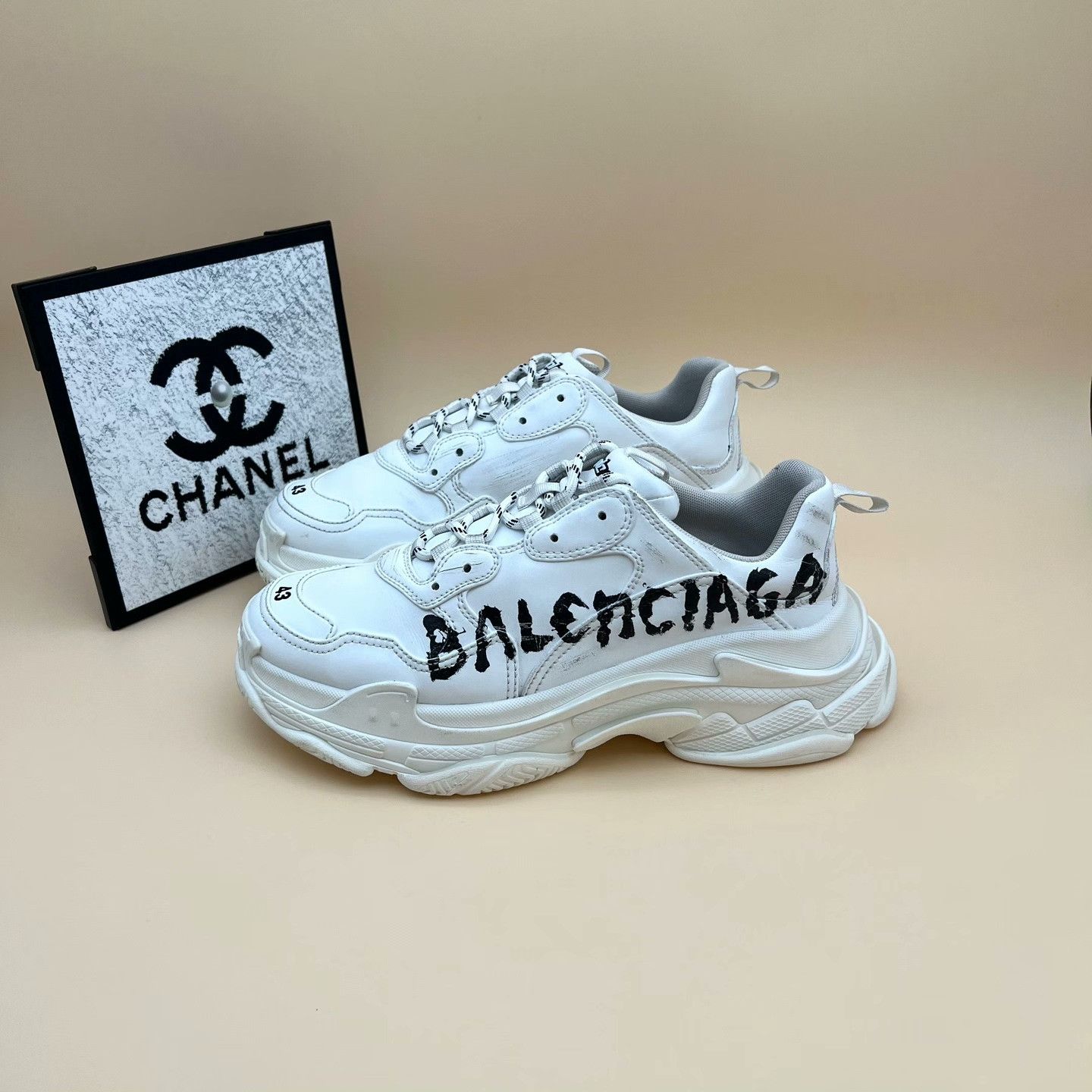 Balenciaga Balenciaga Casual Lowtop Sneakers 10 Men Size US 10 / EU 43 - 1 Thumbnail