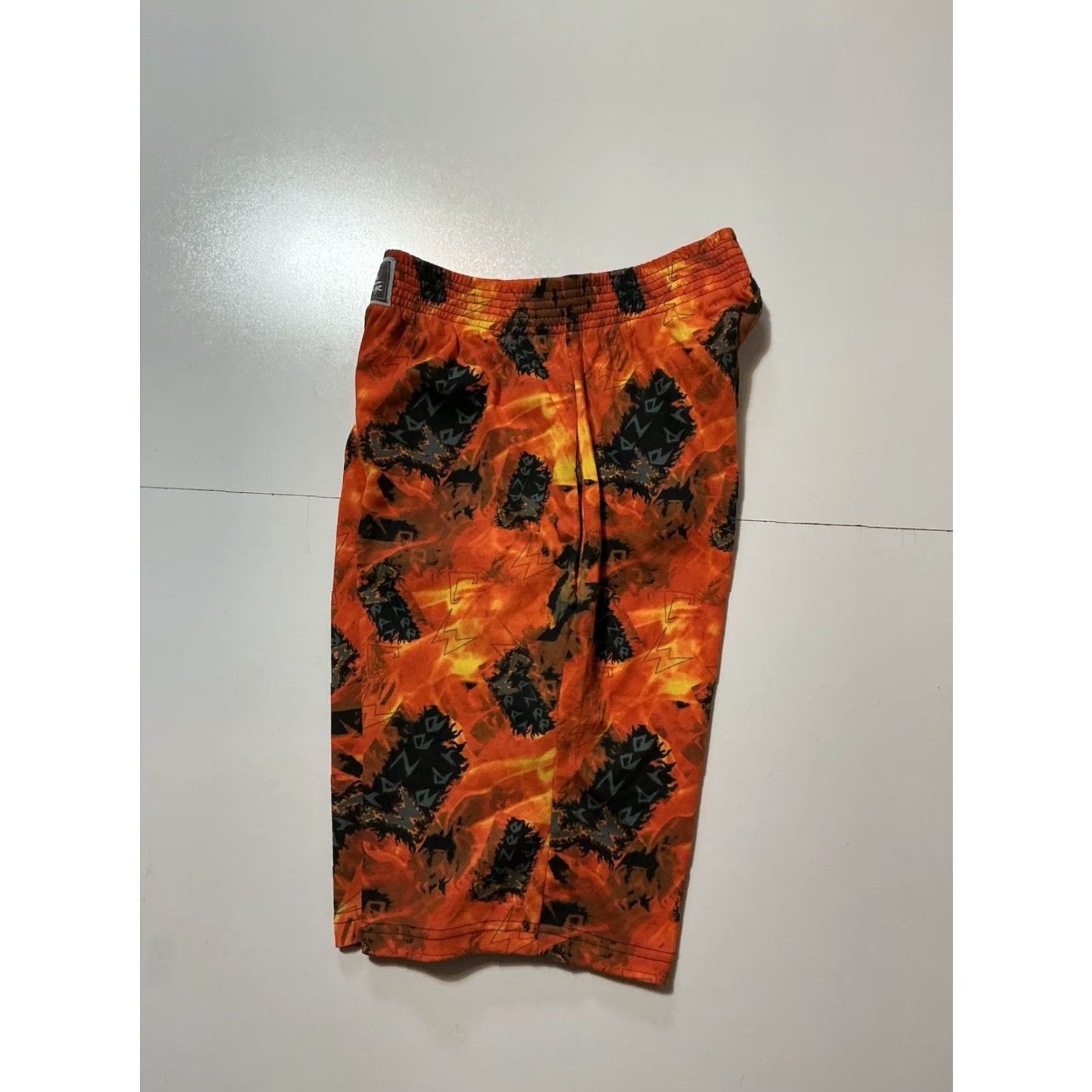 Vintage VINTAGE California Crazee Wear Orange Flames Fire AOP Muscle Beach Shorts S Mens Size US 29 - 4 Thumbnail