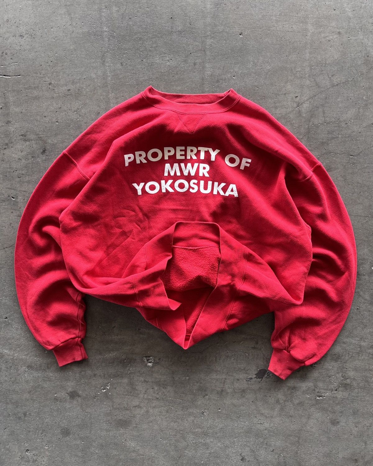 Soffe 90s Property Of Mwr Yokosuka Red Boxy Crewneck Size US XL / EU 56 / 4 - 3 Thumbnail
