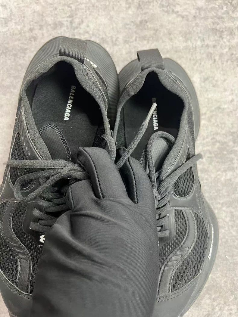 Balenciaga Balenciaga size 36 Circuit Sneakers Black Sneakers shoes 25 Size US 5 / EU 37 - 2 Thumbnail