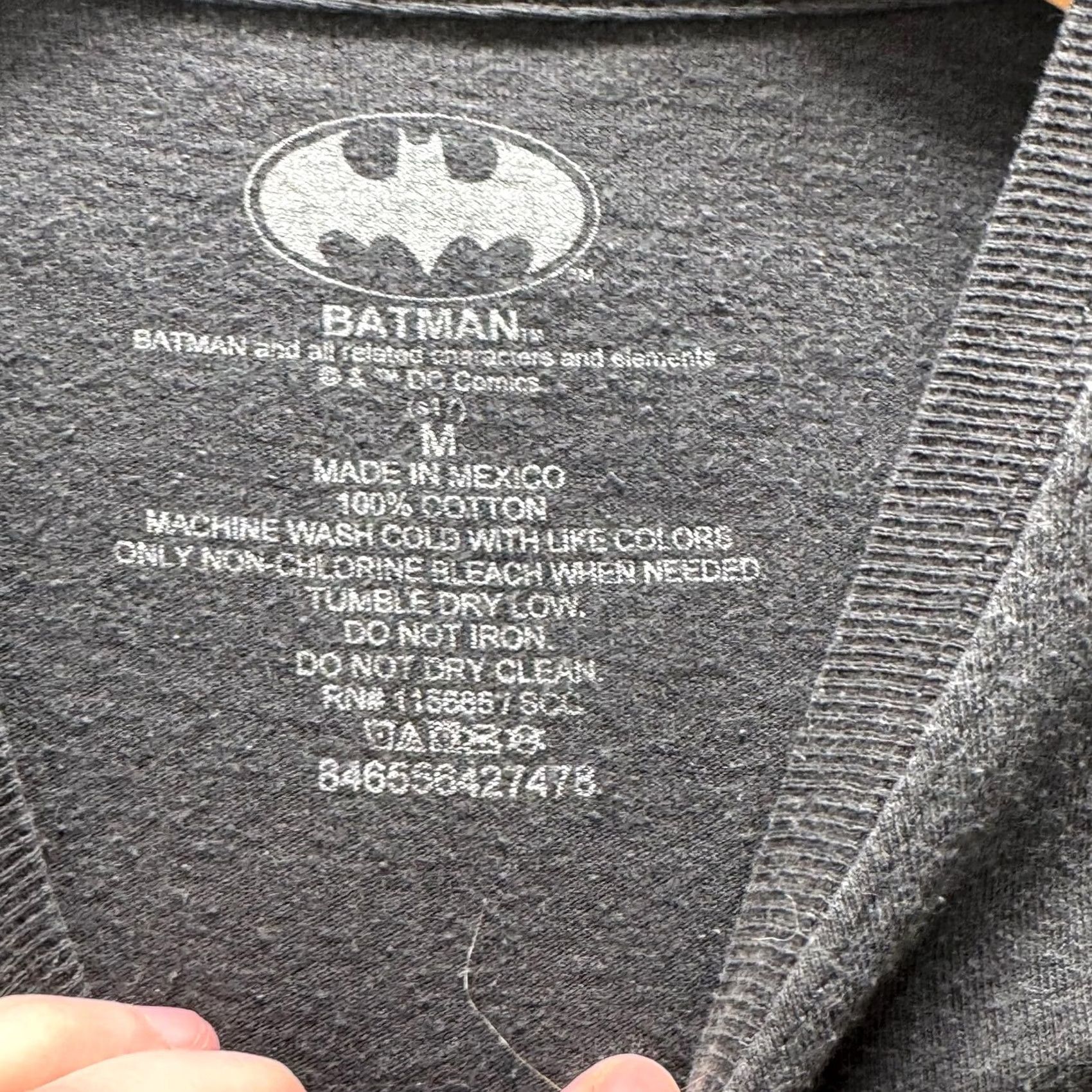 Logo 7 Batman Shirt Mens M Black Distressed Logo Graphic Tee Crewneck Cotton Tagless Size US M / EU 48-50 / 2 - 6 Thumbnail
