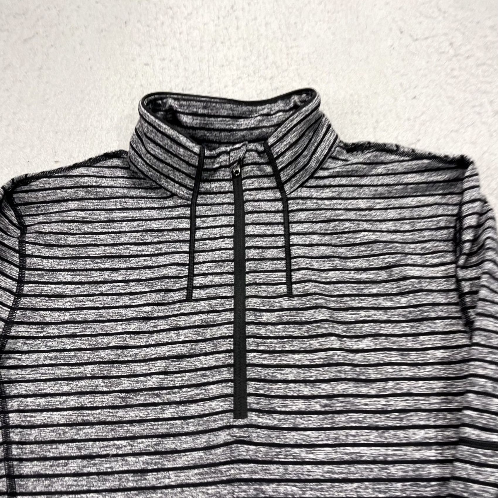 Lululemon Lululemon Jacket Mens Large Gray Striped 1/4 Zip Surge Pullover Gym Logo Size US L / EU 52-54 / 3 - 2 Thumbnail