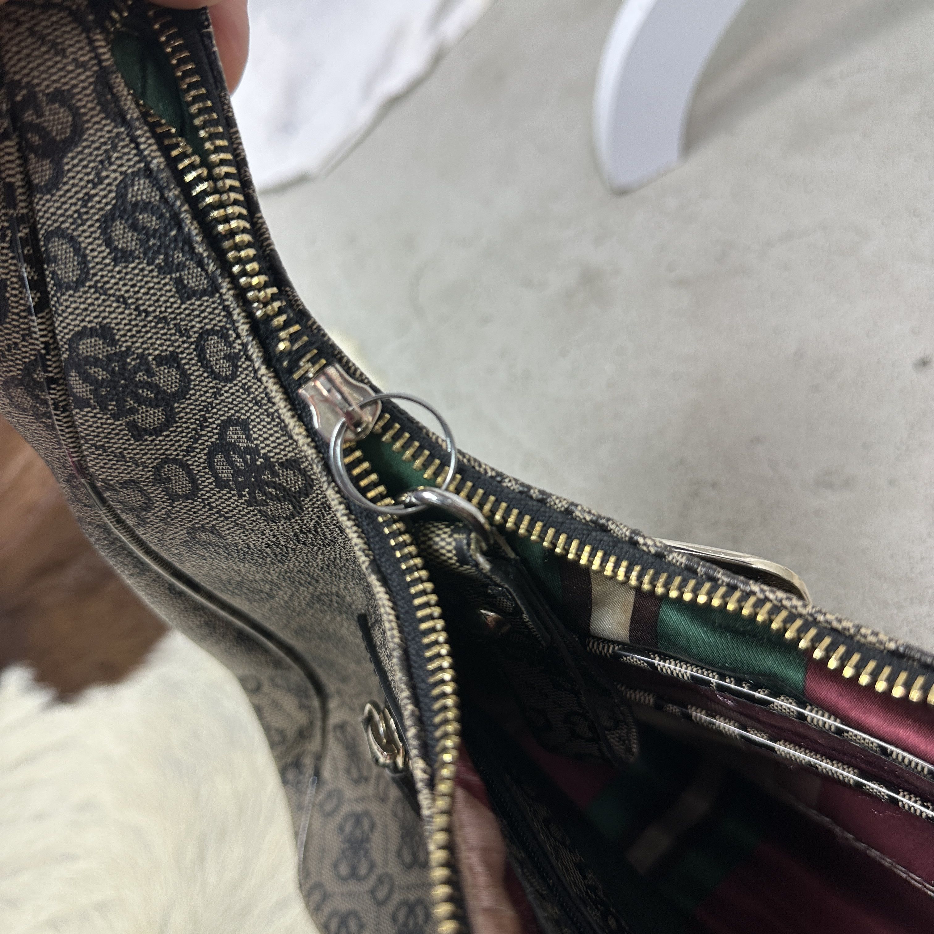Guess Vintage Avant Garde Guess Monogram Buckled Hobo Bag Y2K Size ONE SIZE - 11 Thumbnail