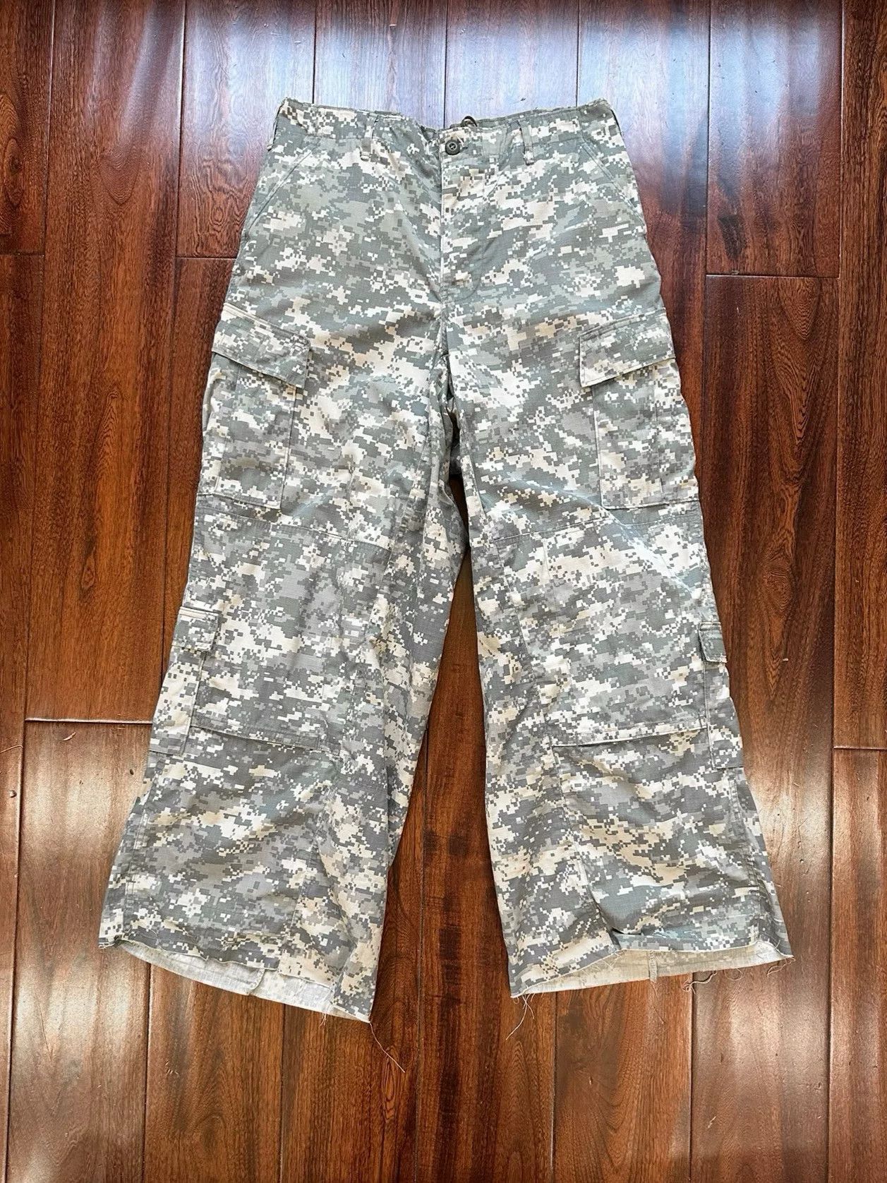 Vintage Vintage Military Digital Camo Cargo Pants Size US 34 / EU 50 - 1 Thumbnail