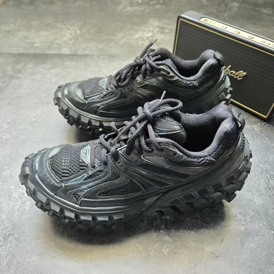 Balenciaga Balenciaga Black Lowtop Sneakers 41 Men Size US 8.5 / EU 41-42 - 1 Thumbnail