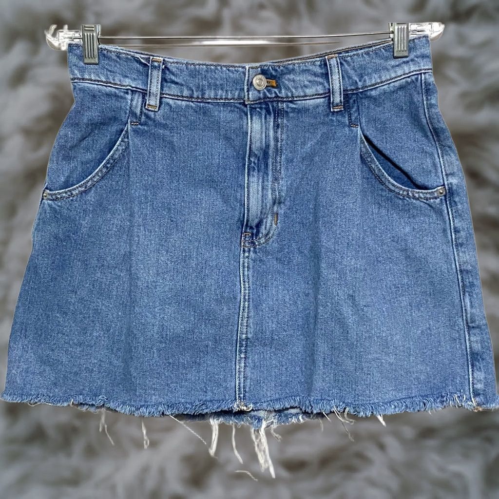 Vintage VINTAGE Free People We The Free Cosmico Flirt Denim Jean Mini Skirt 29 Pleated Raw Hem Retro Boho Womens XS-30? Size 28" / US 6 / IT 42 - 1 Thumbnail