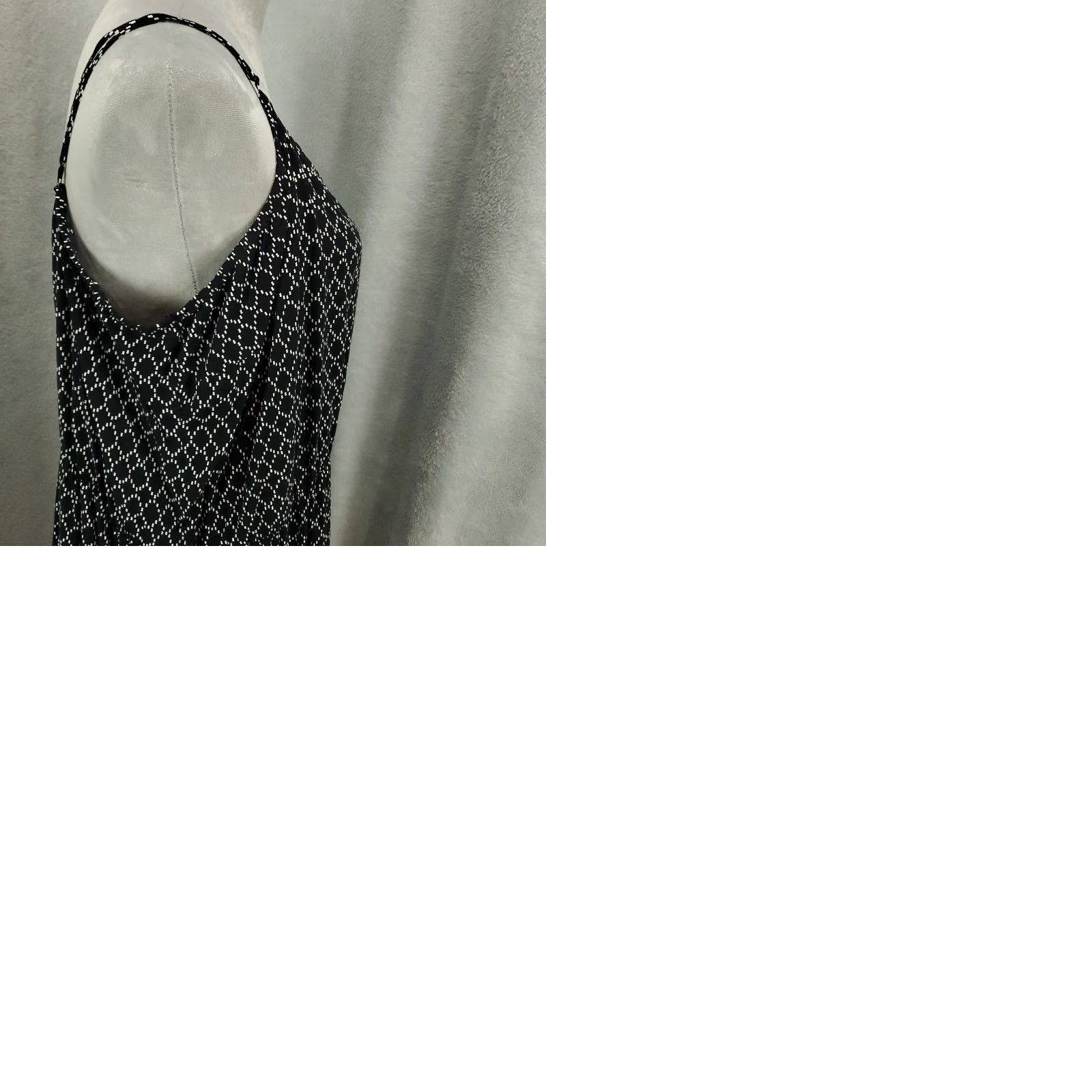 Old Navy Womens Old Navy Camisole Dress 2XL Black White Sleeveless V-Neck Pullover Geometric Mini Tank Dress Fashion Slip Dress Beach Reg 2XL Womens Size XXL / US 16-18 / IT 52-54 - 9 Thumbnail
