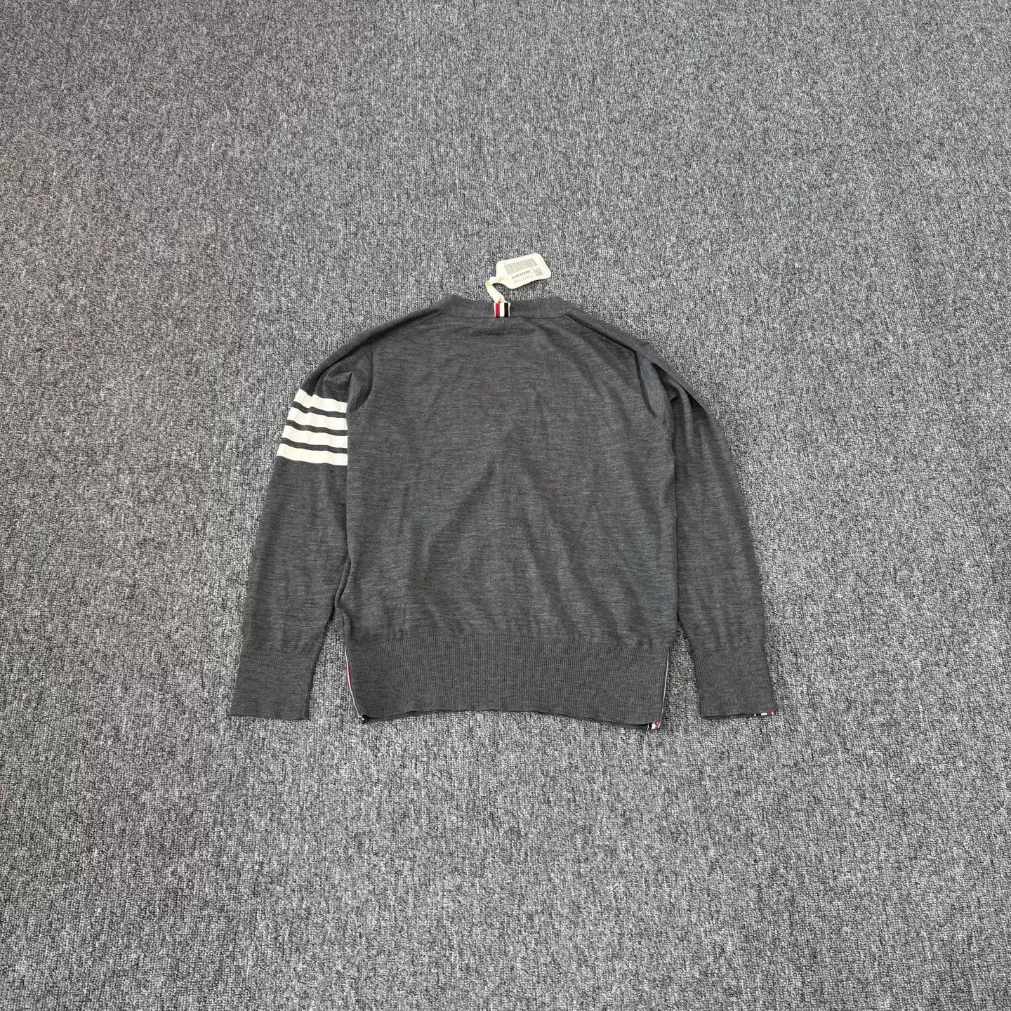 Thom Browne Thom Browne Gray 4bar Wool Vneck Cardigan 4 99 New Size US XL / EU 56 / 4 - 2 Thumbnail