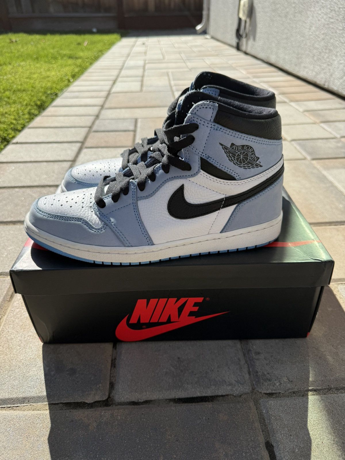Nike Air Jordan 1 “University Blue” Size US 8.5 / EU 41-42 - 4 Thumbnail