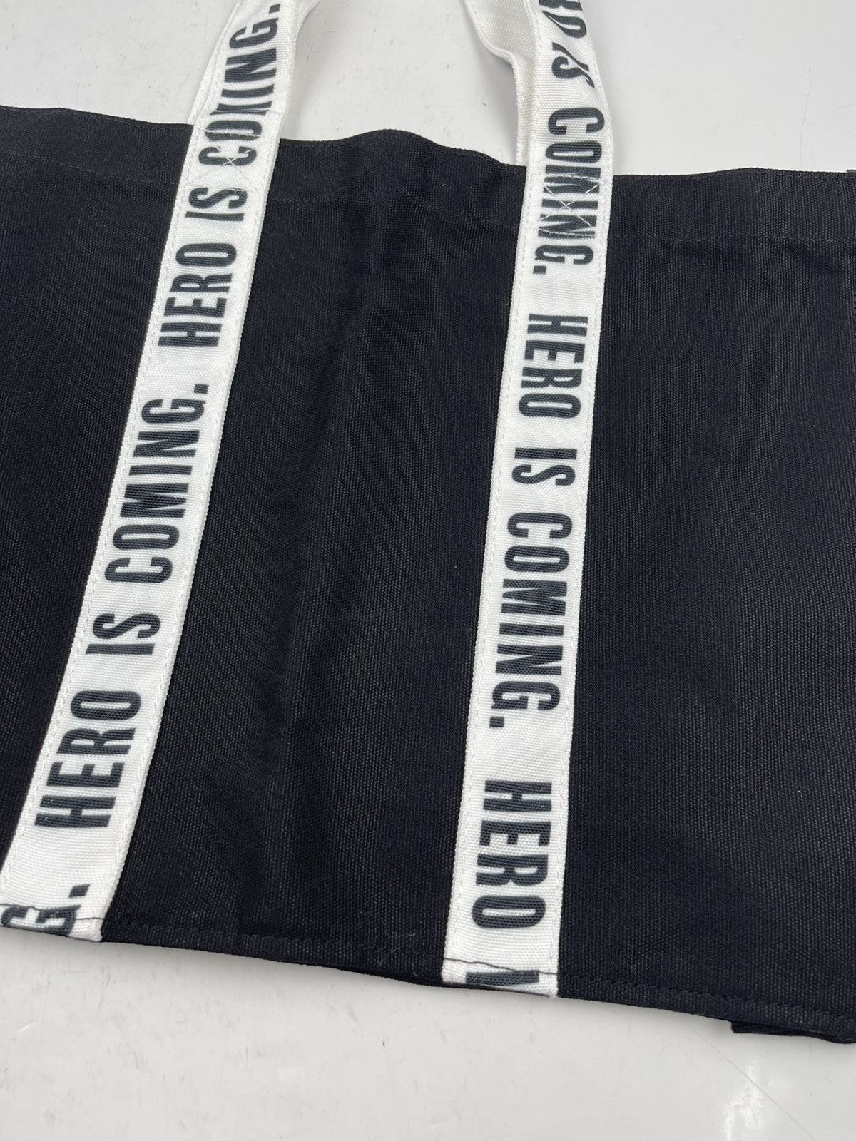 Japanese Brand rare design hero is coming tote bag tc35 Size ONE SIZE - 2 Thumbnail