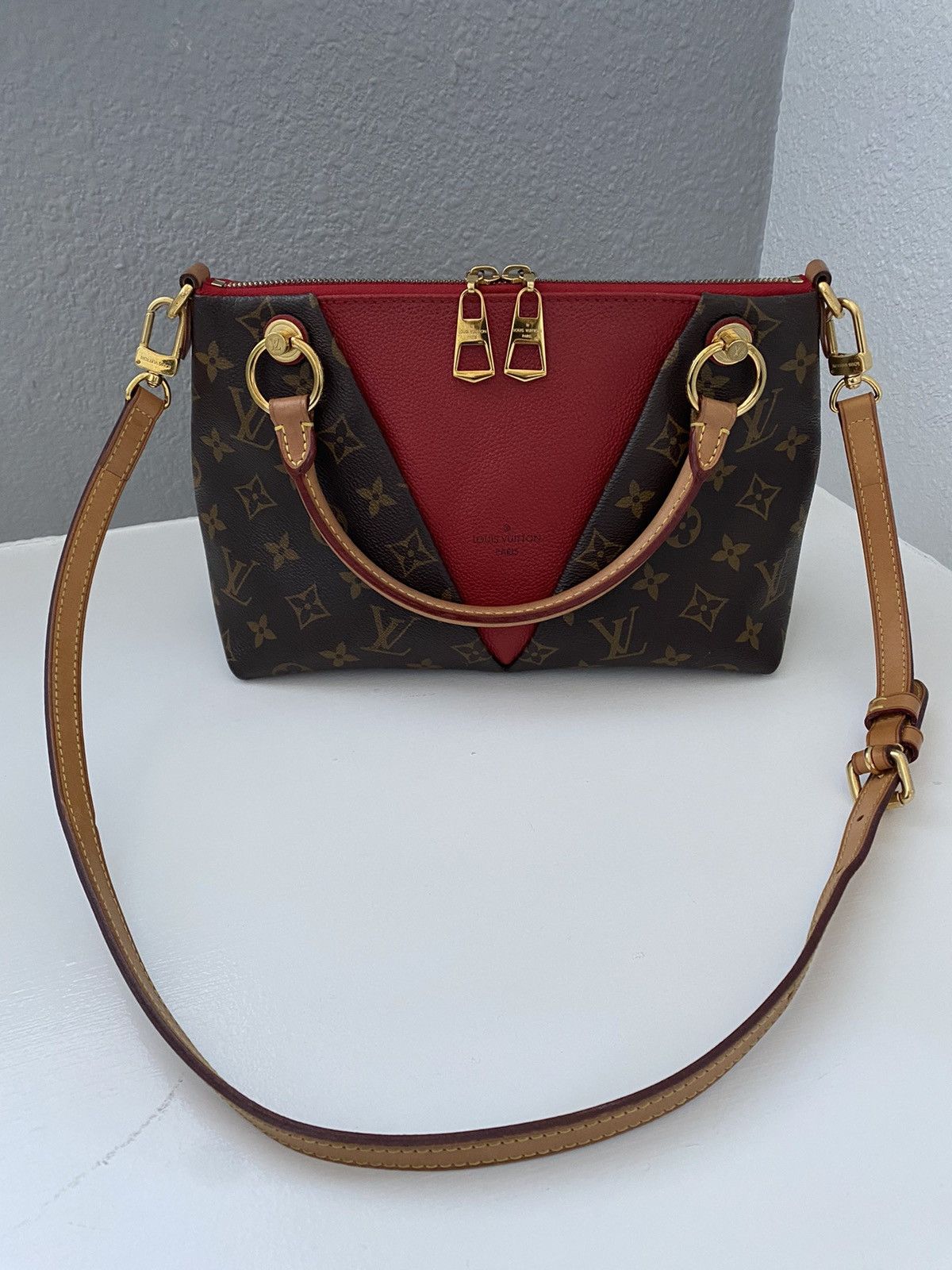 Louis Vuitton Authentic Louis Vuitton V Tote BB Size ONE SIZE - 2 Thumbnail