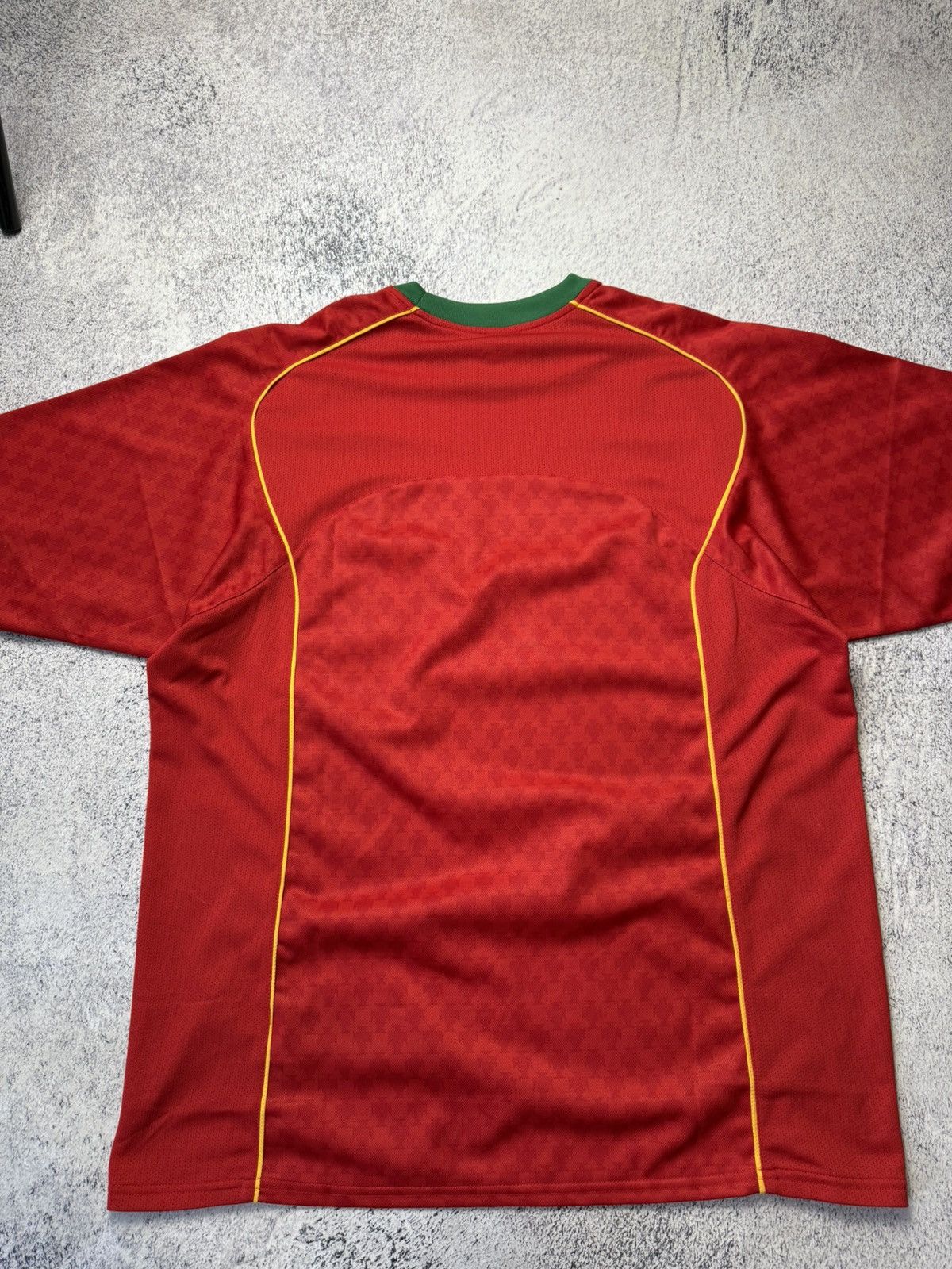 Nike Vintage Nike Portugal 2004 Home Football Shirt Soccer Jersey Size US L / EU 52-54 / 3 - 19 Thumbnail