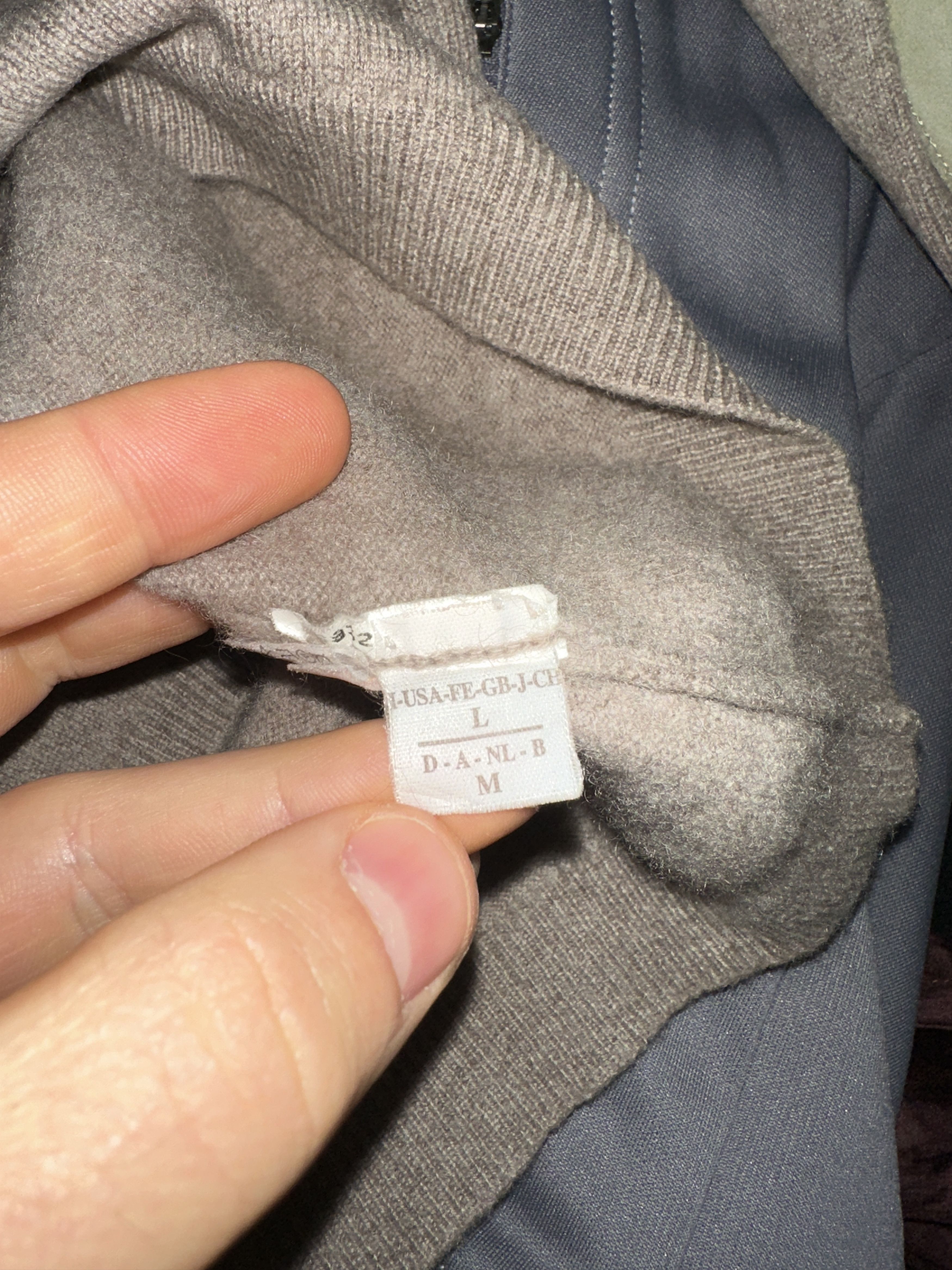 Brunello Cucinelli Brunello Cucinelli 100% Cashmere V Neck Elbow Patches M L Size M / US 6-8 / IT 42-44 - 7 Thumbnail